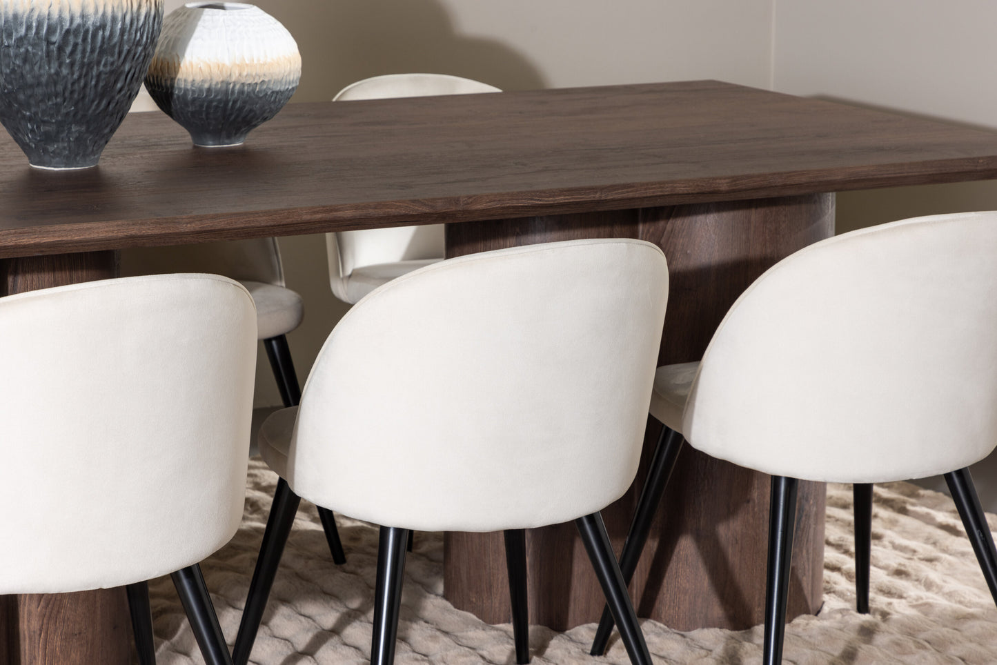 Olivia Matbord med Velvet Stolarna – MDF