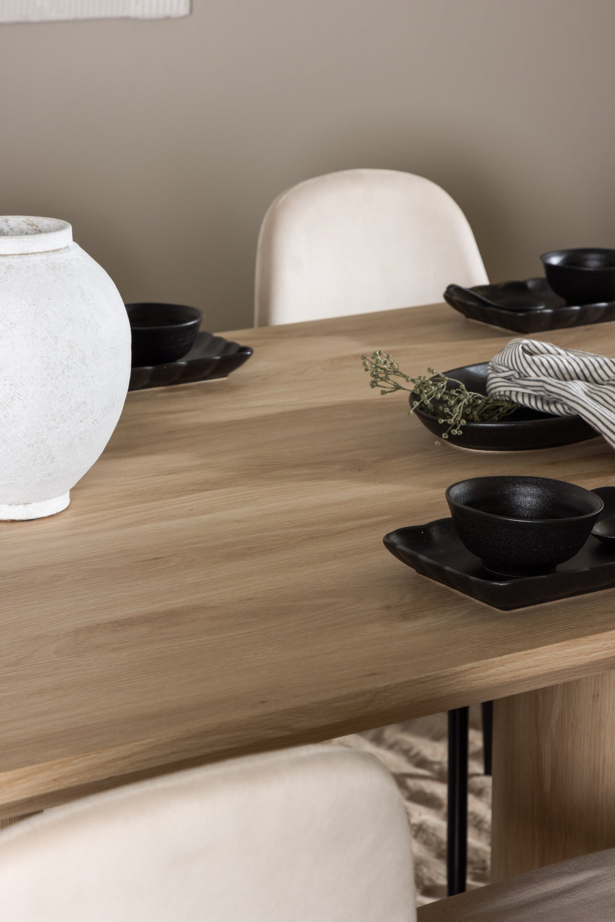 Olivia Matbord med Polar Stolarna – MDF