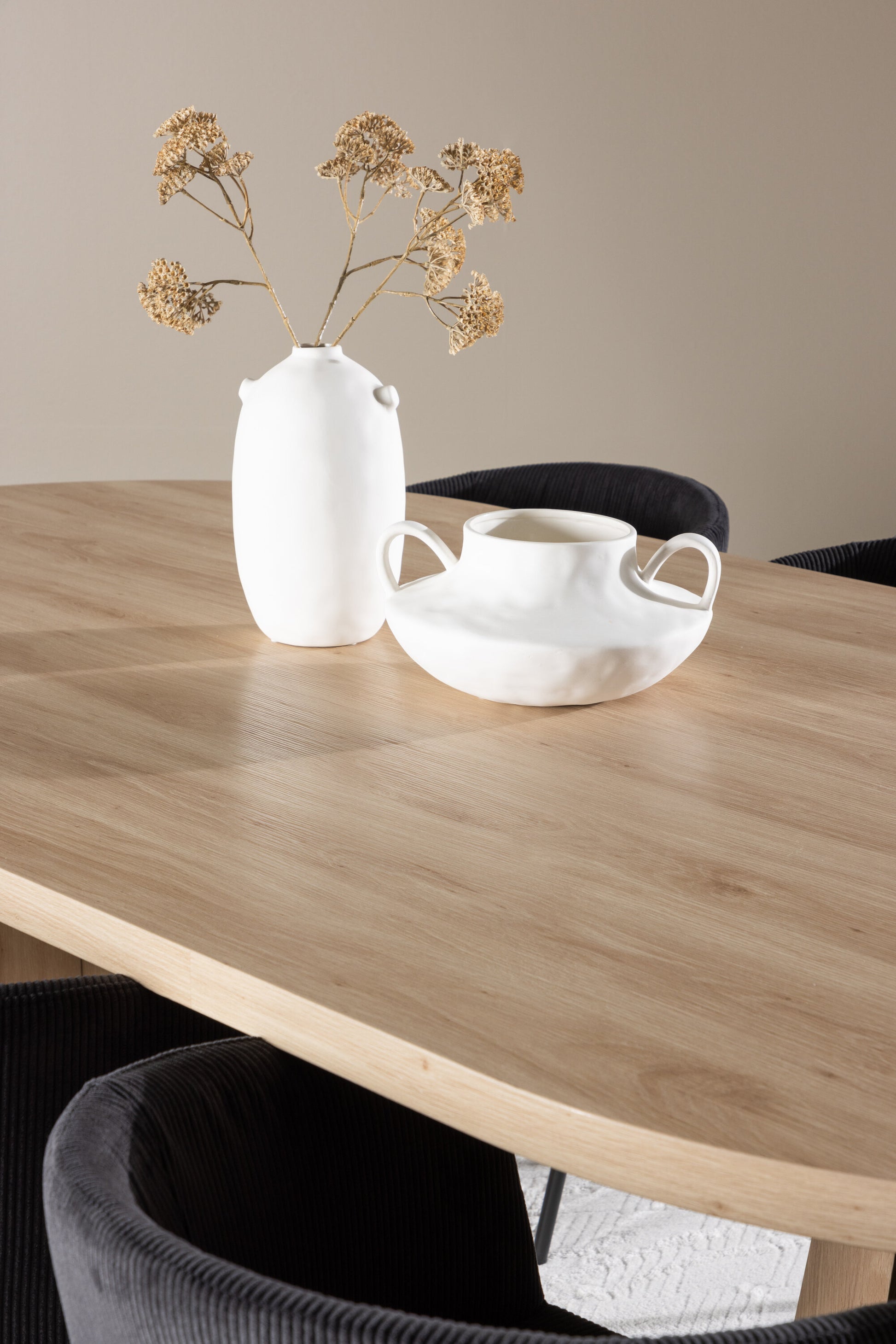 Bootcut Matbord med Berit Stolarna – MDF