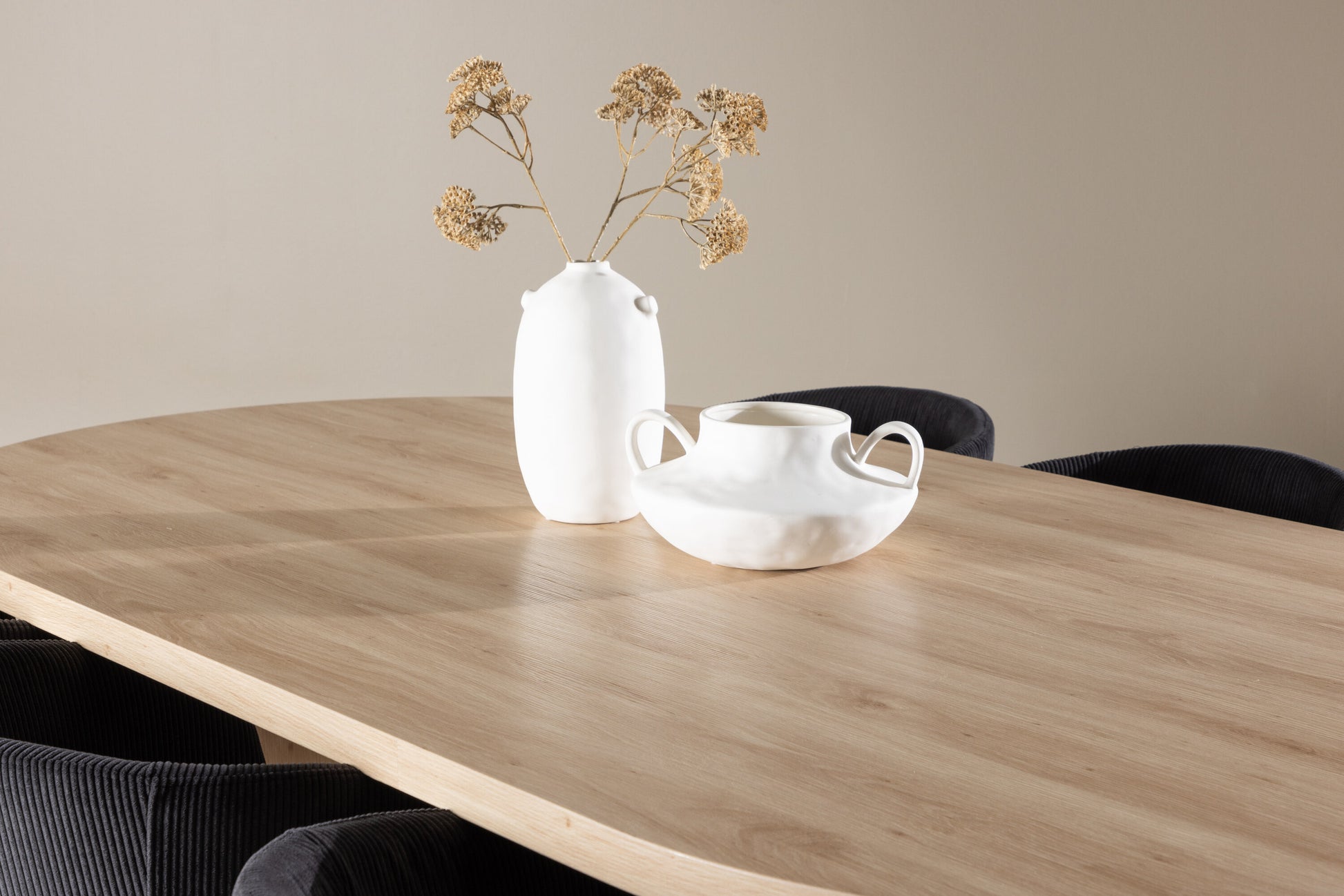 Bootcut Matbord med Berit Stolarna – MDF