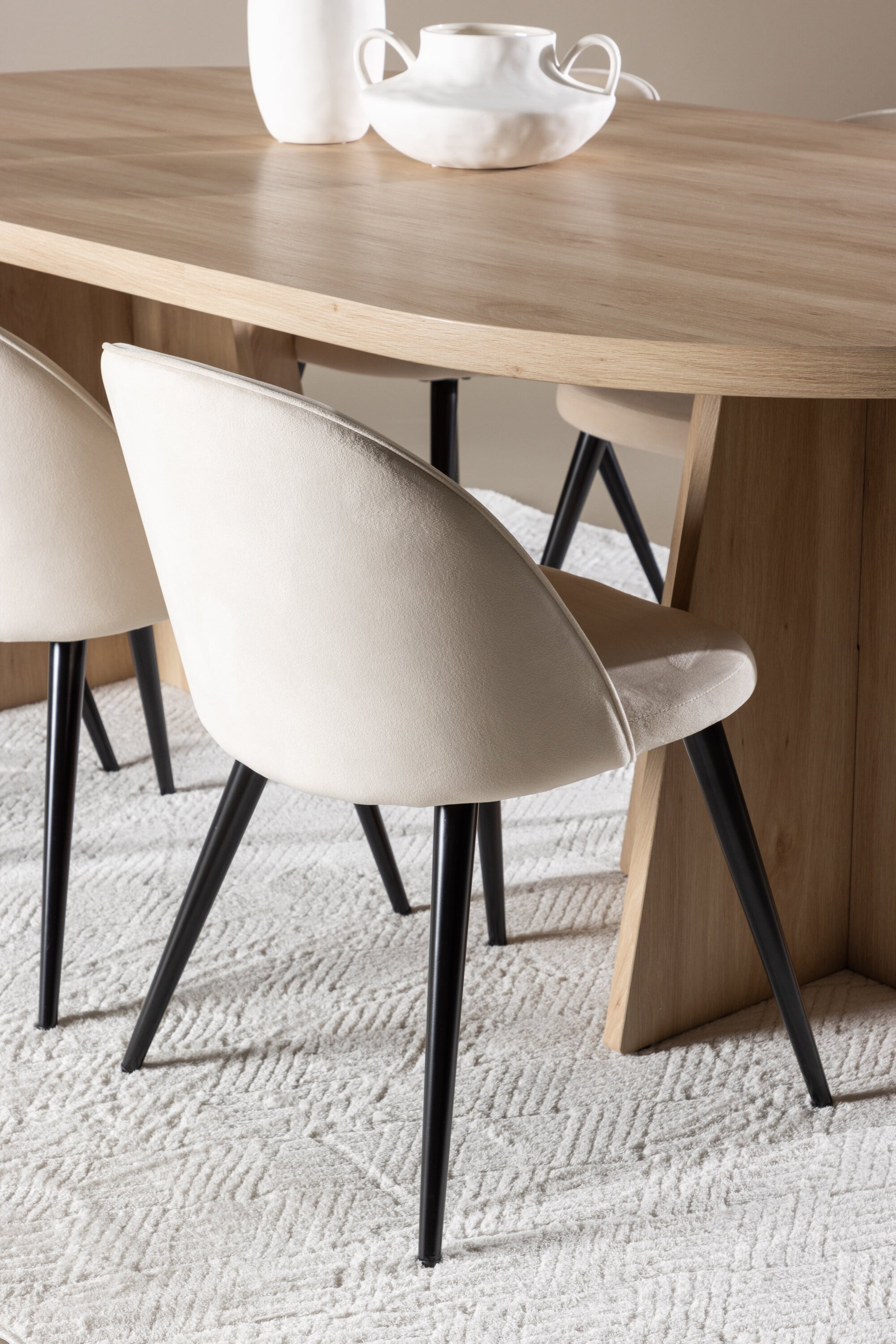 Bootcut Matbord med Velvet Stolarna – MDF