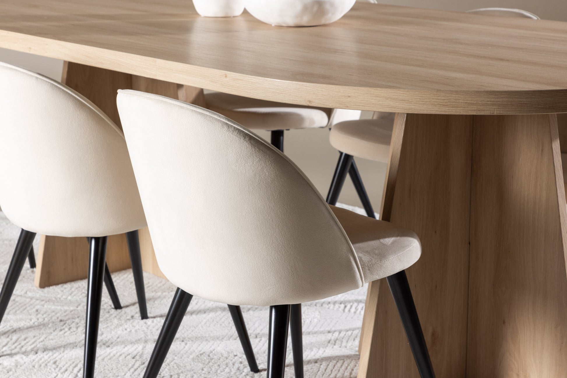 Bootcut Matbord med Velvet Stolarna – MDF