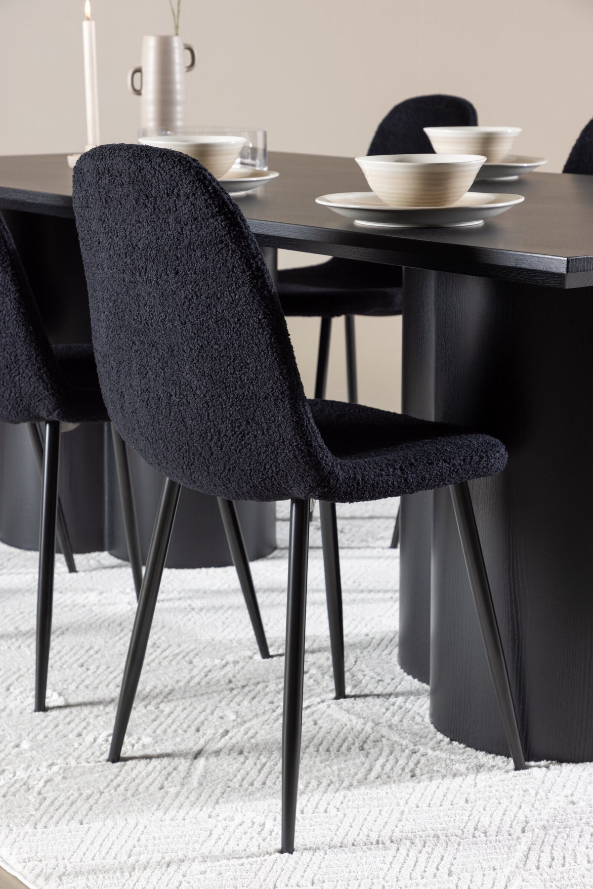 Olivia Matbord med Polar Stolarna – MDF