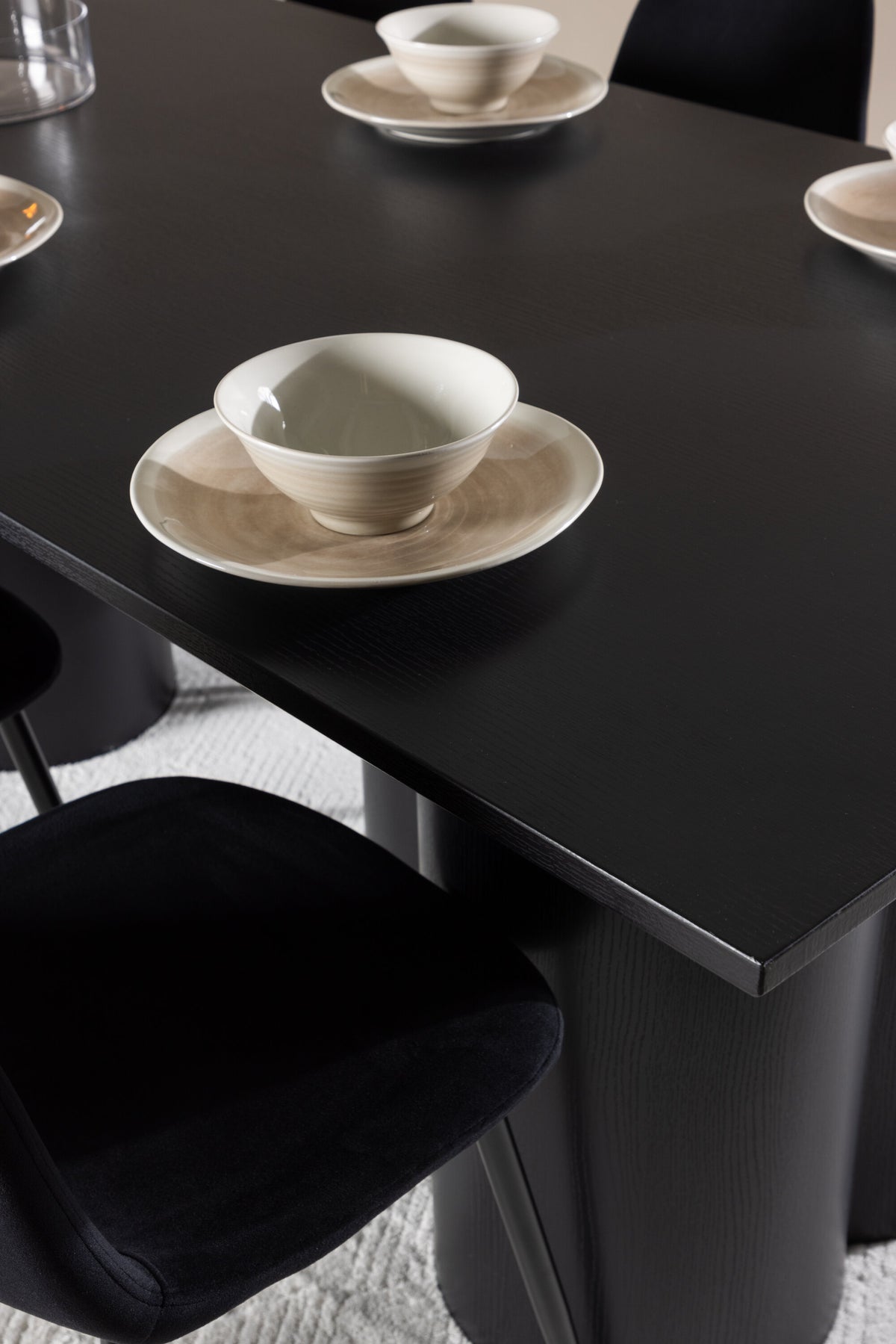 Olivia Matbord med Polar Stolarna – MDF