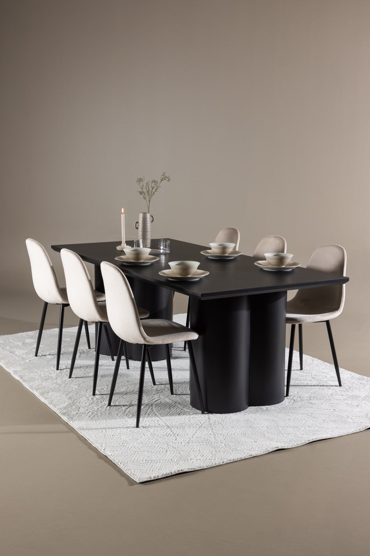 Olivia Matbord med Polar Stolarna – MDF