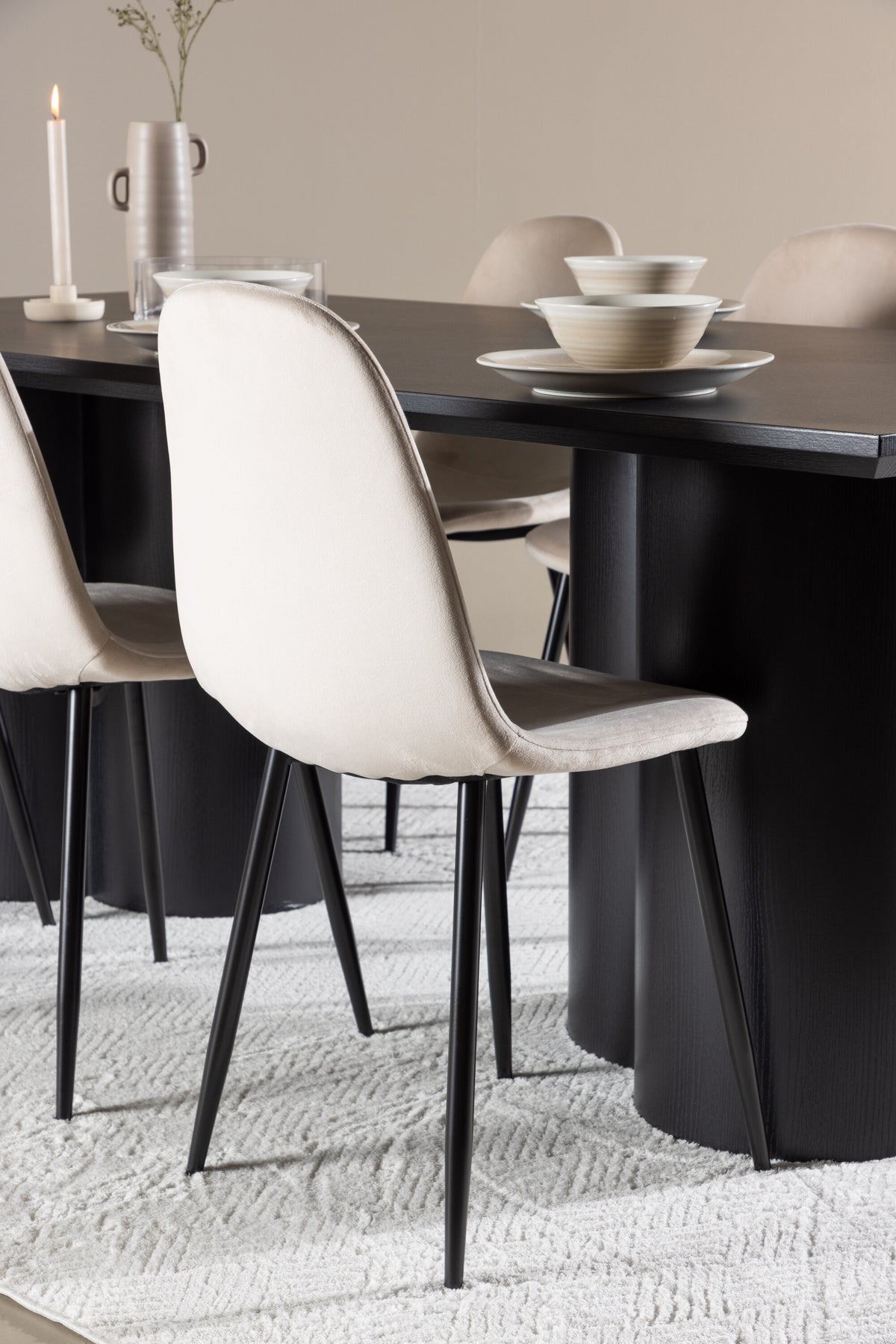 Olivia Matbord med Polar Stolarna – MDF