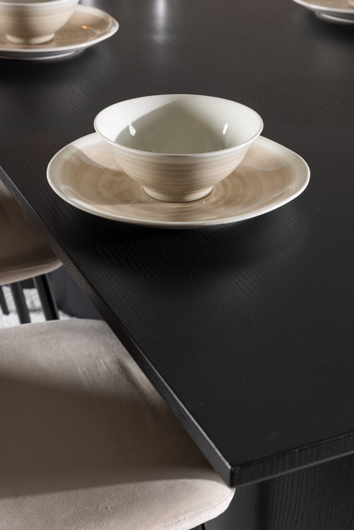 Olivia Matbord med Polar Stolarna – MDF