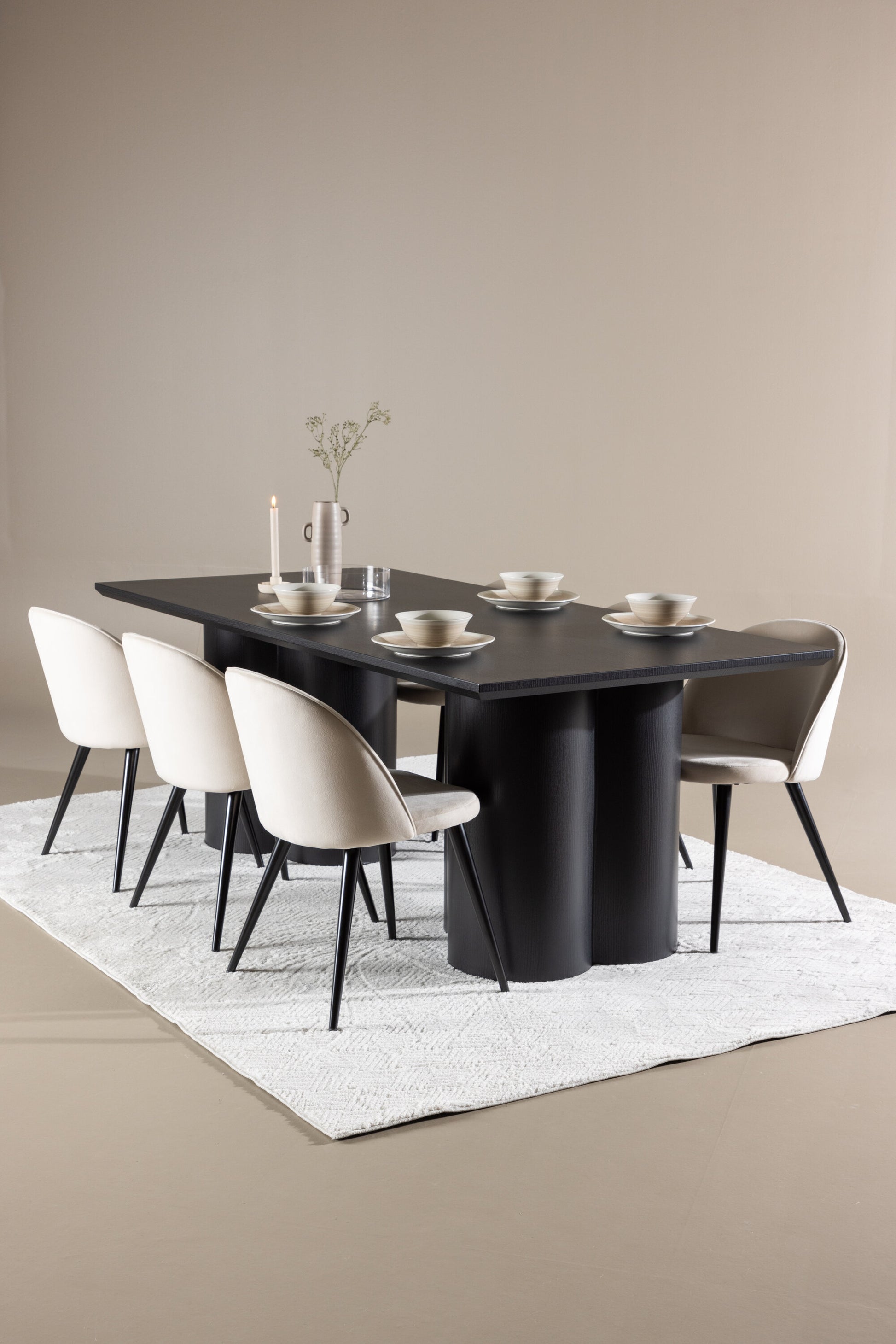 Olivia Matbord med Velvet Stolarna – MDF