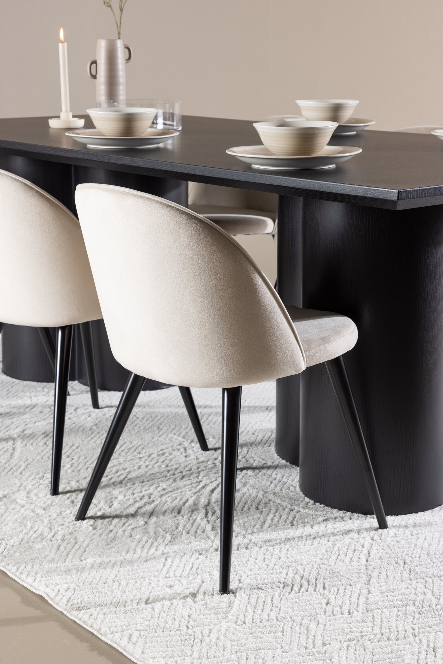 Olivia Matbord med Velvet Stolarna – MDF