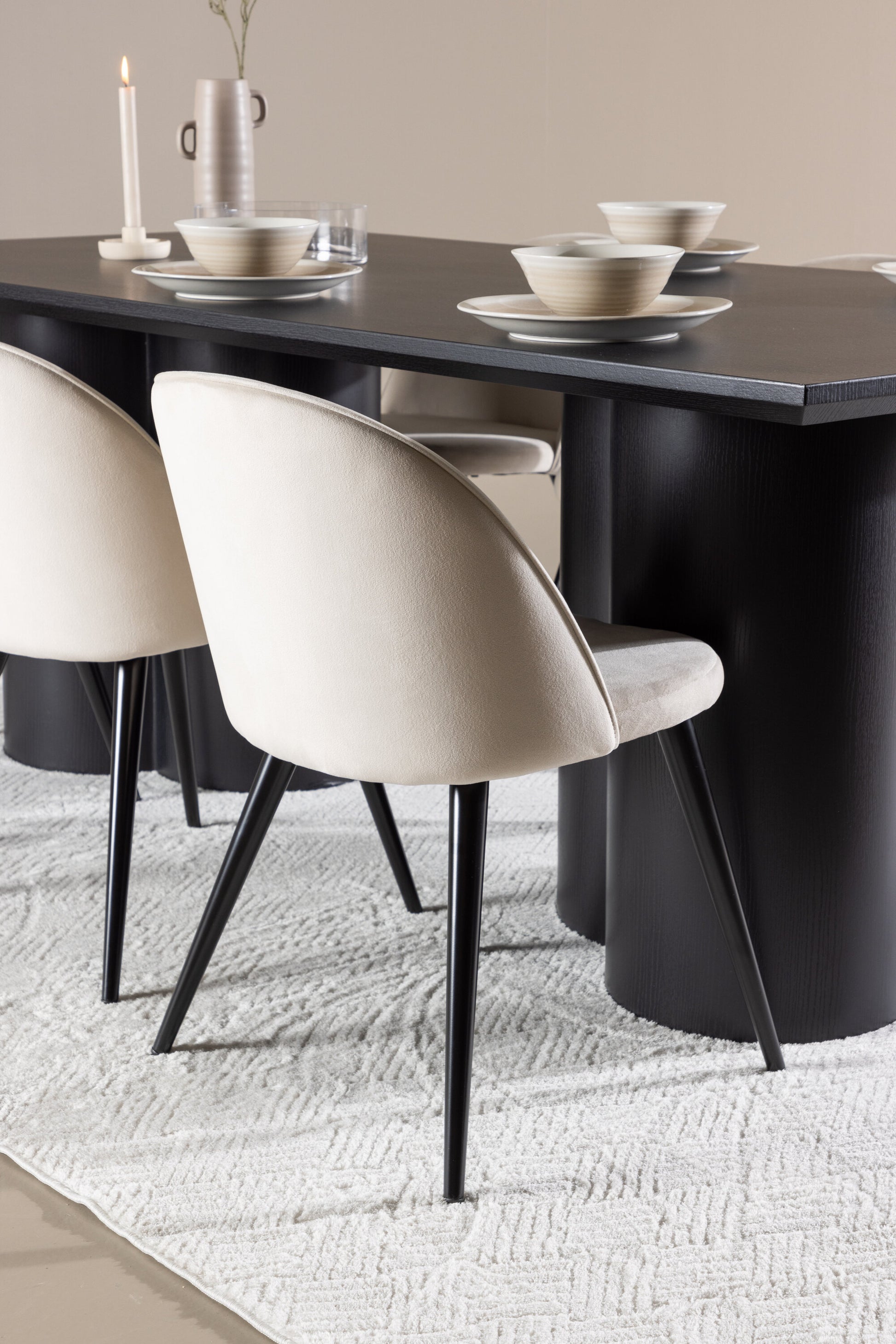 Olivia Matbord med Velvet Stolarna – MDF