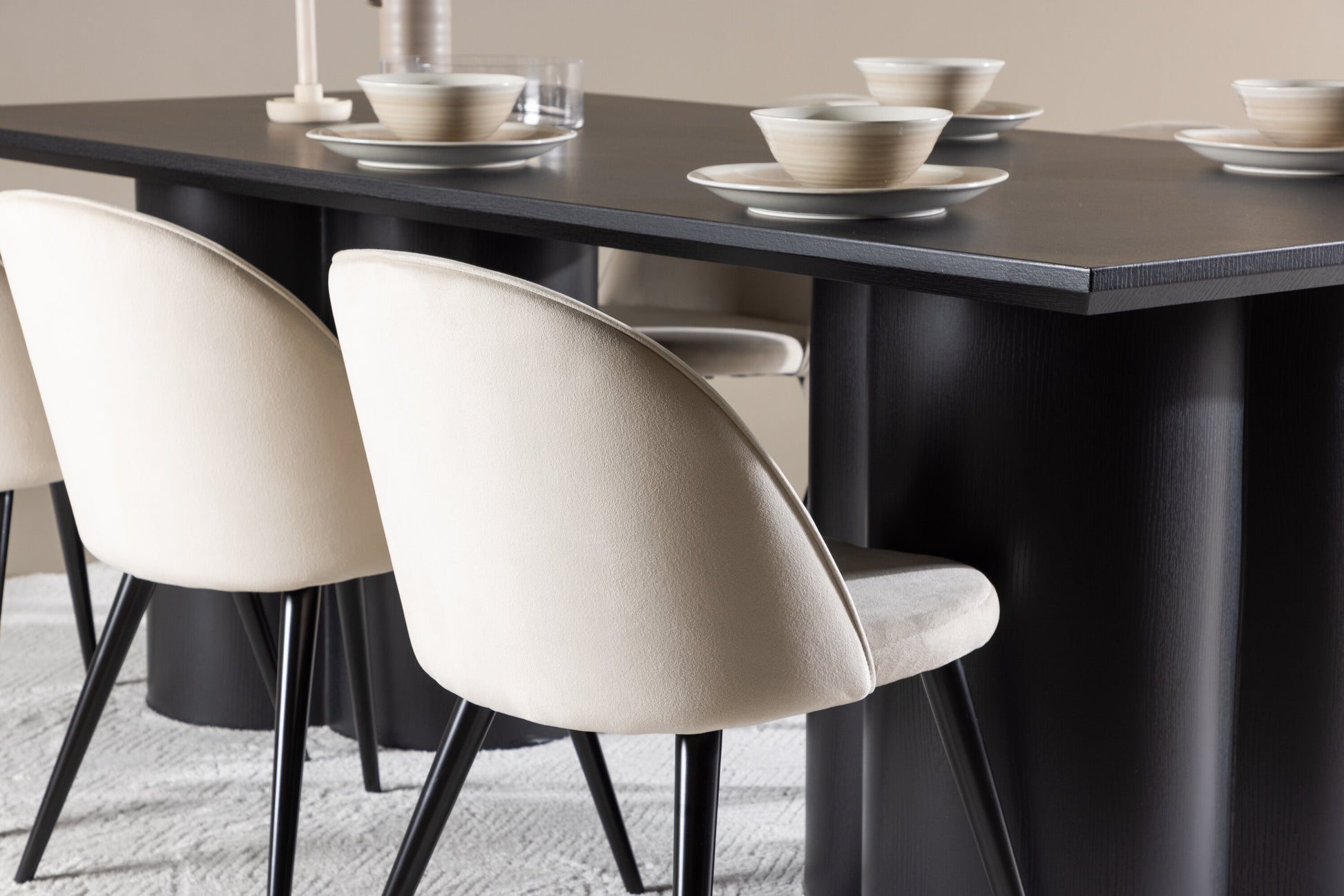 Olivia Matbord med Velvet Stolarna – MDF