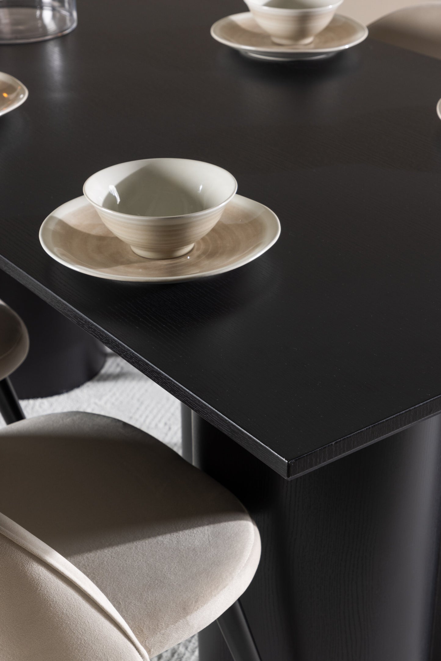Olivia Matbord med Velvet Stolarna – MDF