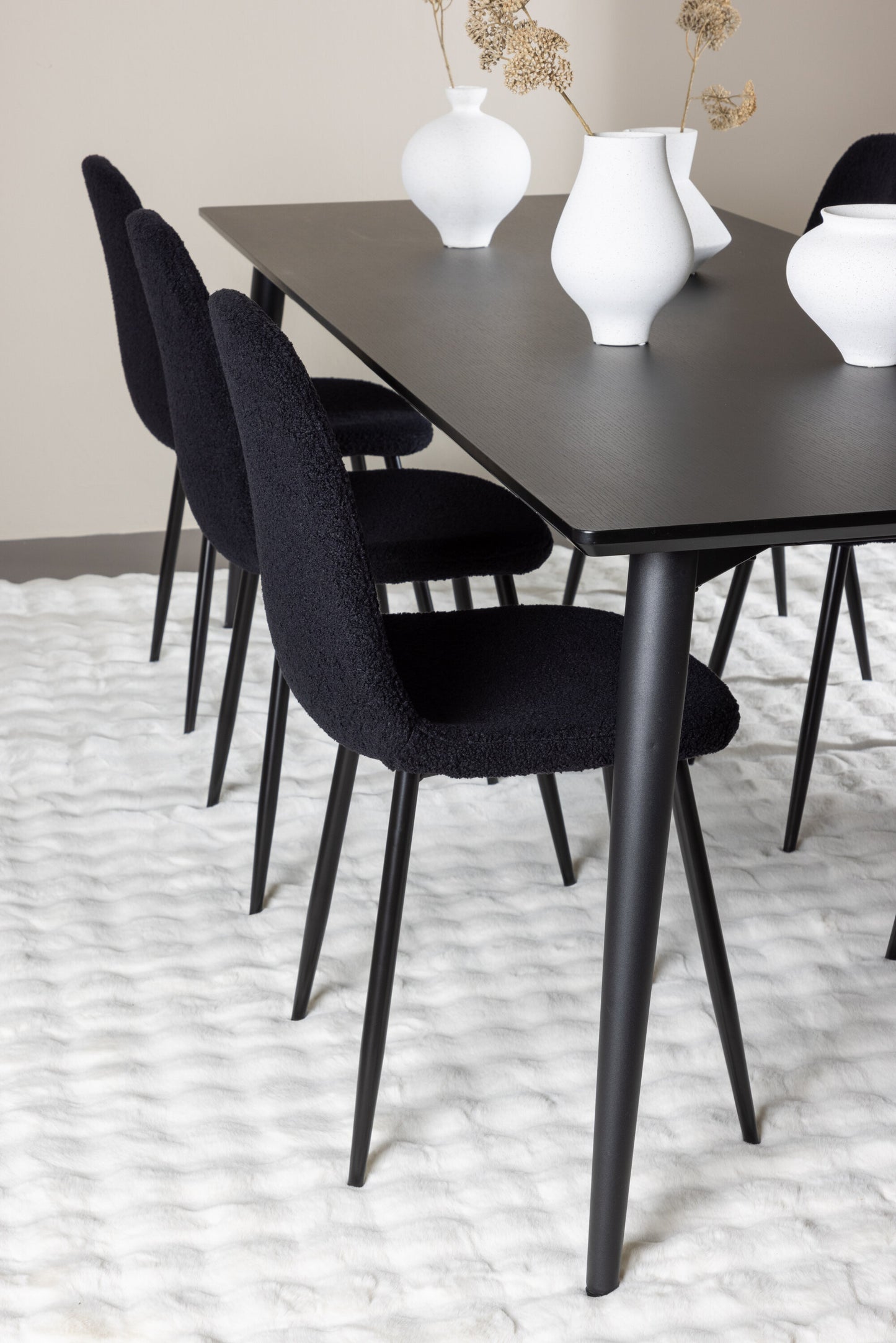 Ellis Matbord med Polar Stolarna – MDF