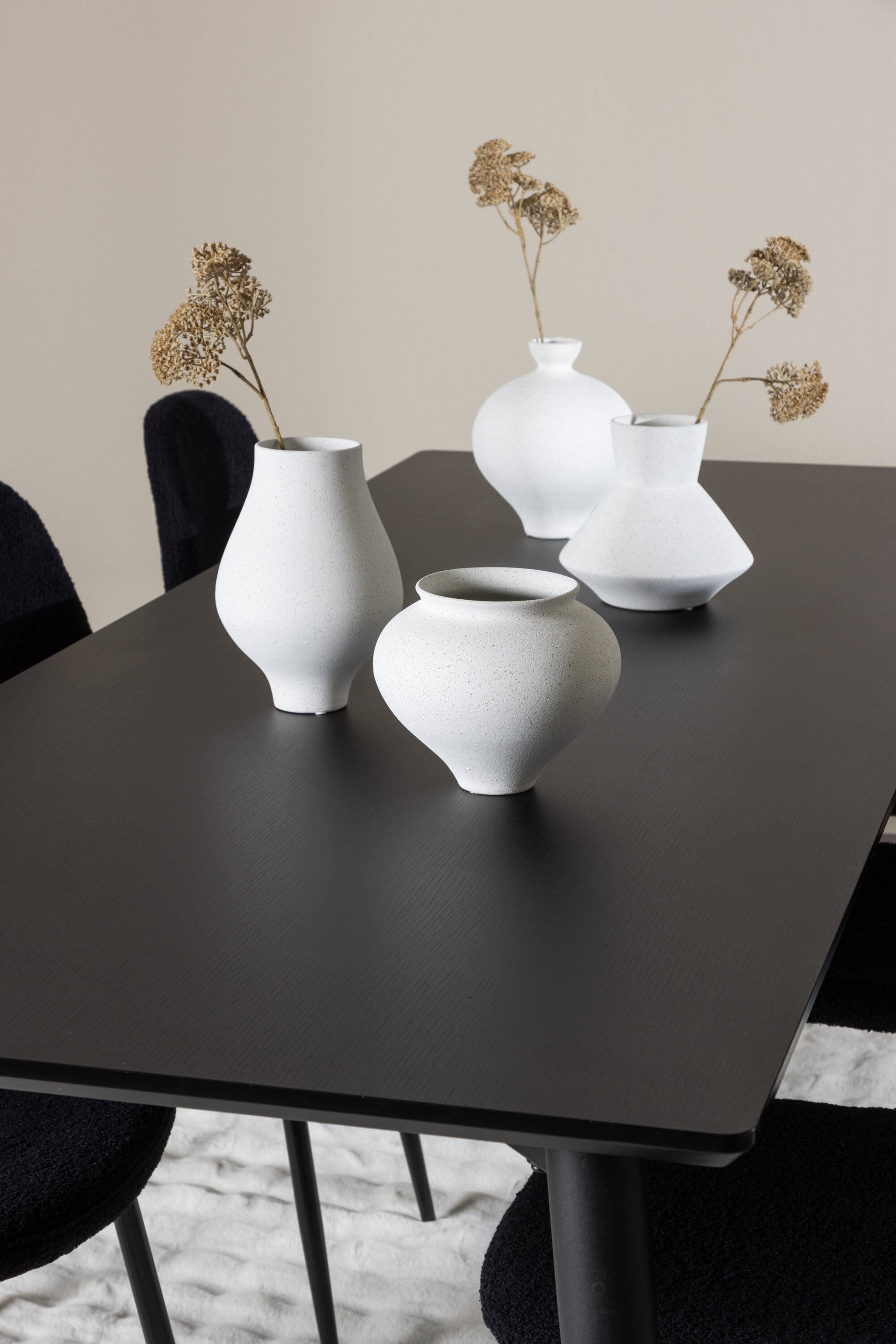 Ellis Matbord med Polar Stolarna – MDF