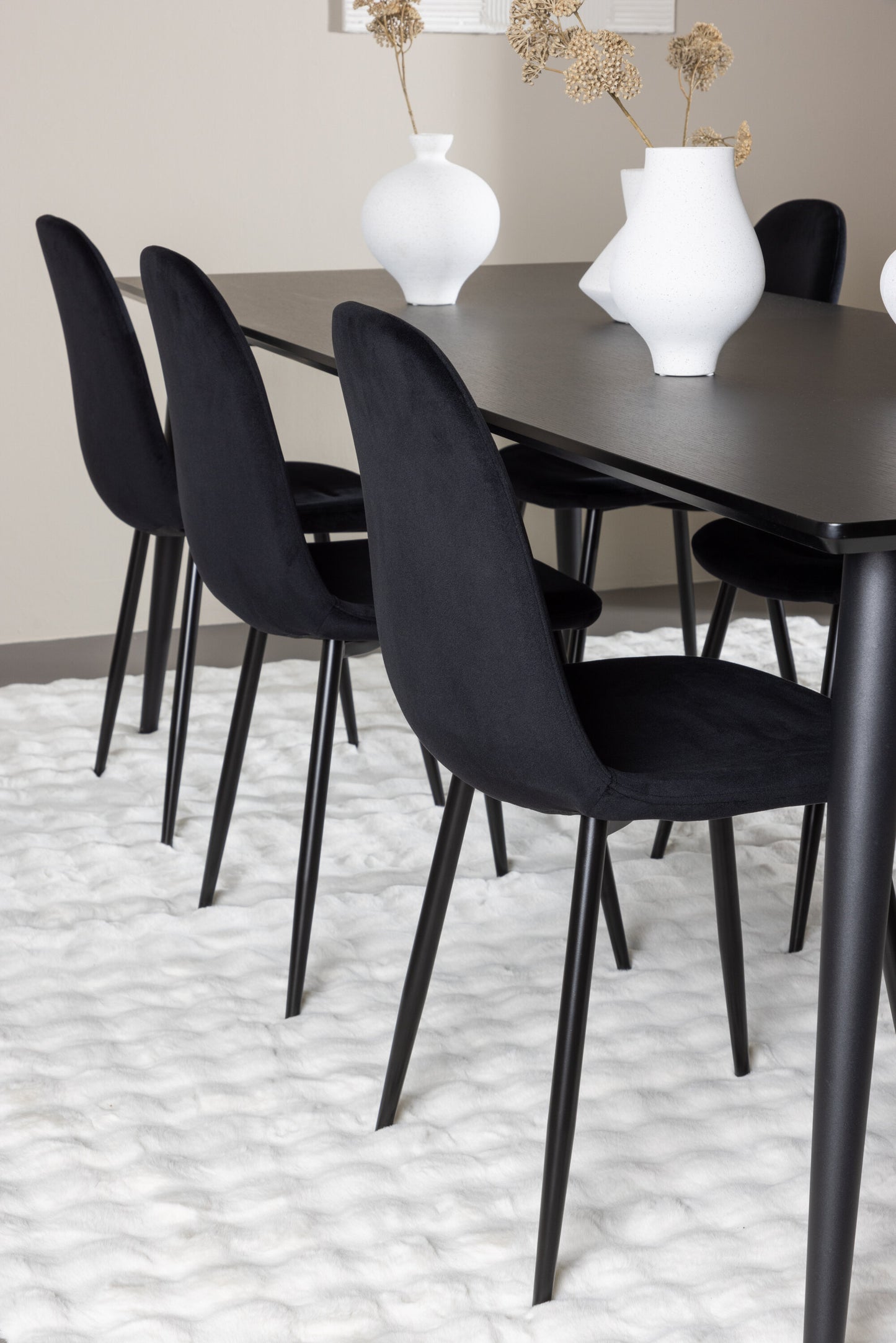 Ellis Matbord med Polar Stolarna – MDF