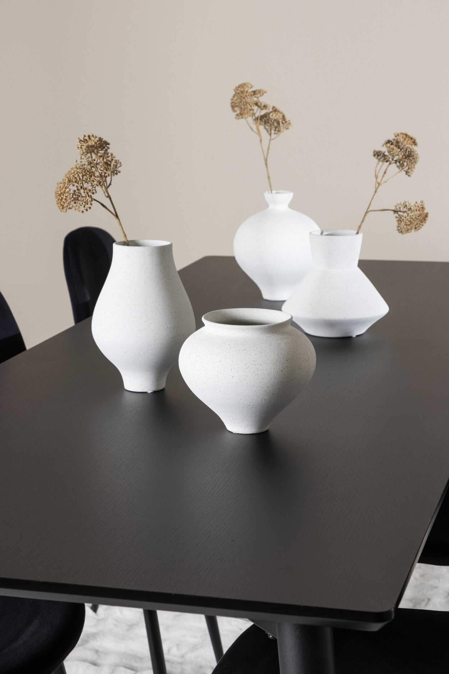 Ellis Matbord med Polar Stolarna – MDF