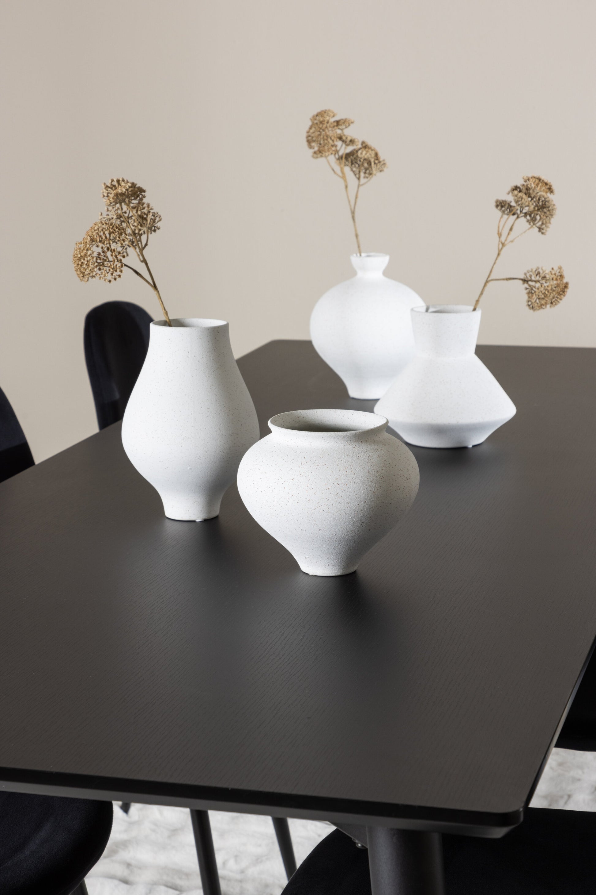 Ellis Matbord med Polar Stolarna – MDF