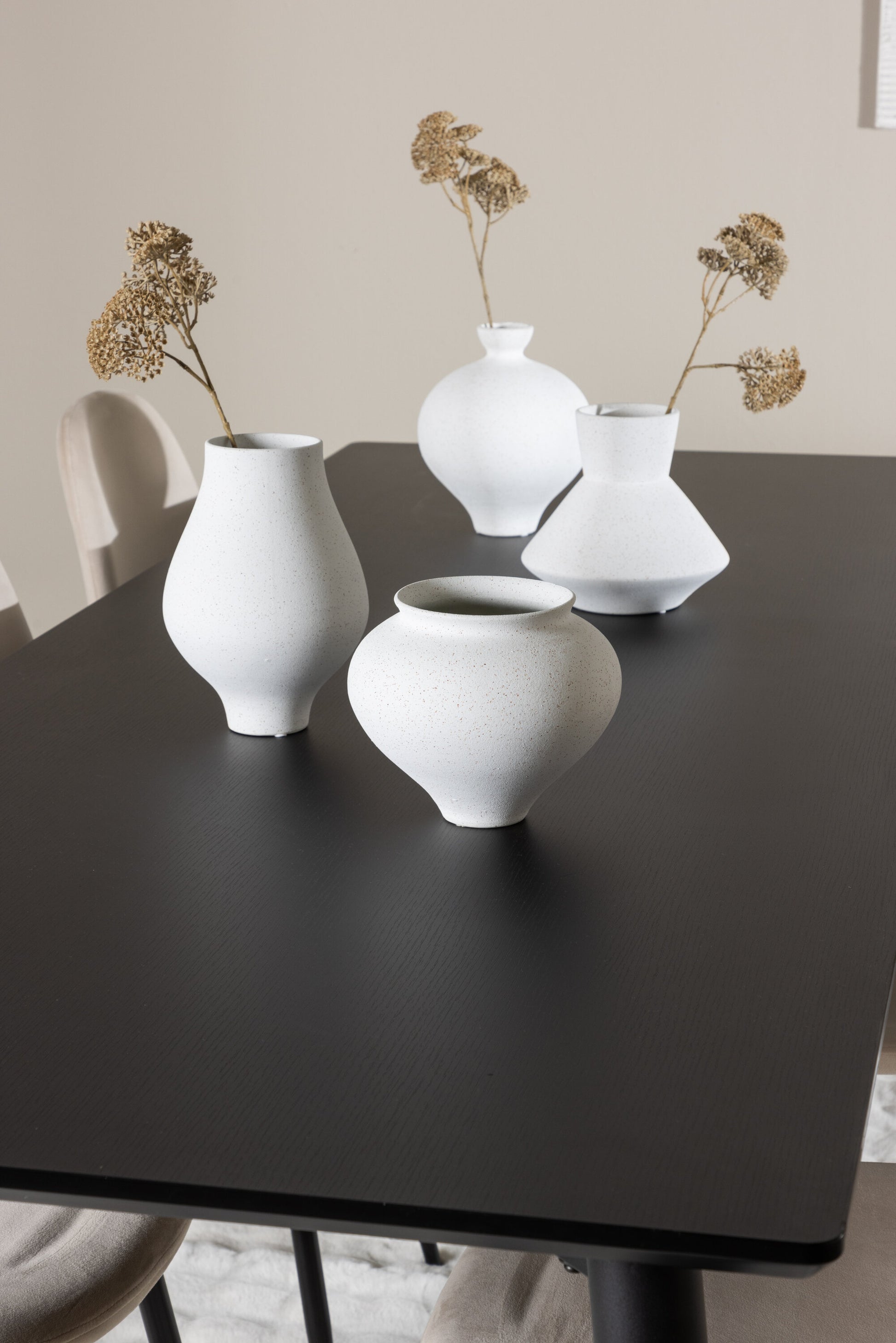 Ellis Matbord med Polar Stolarna – MDF