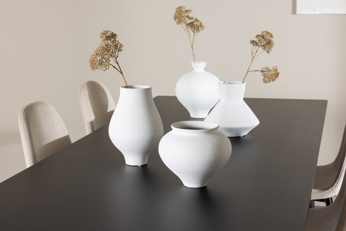 Ellis Matbord med Polar Stolarna – MDF