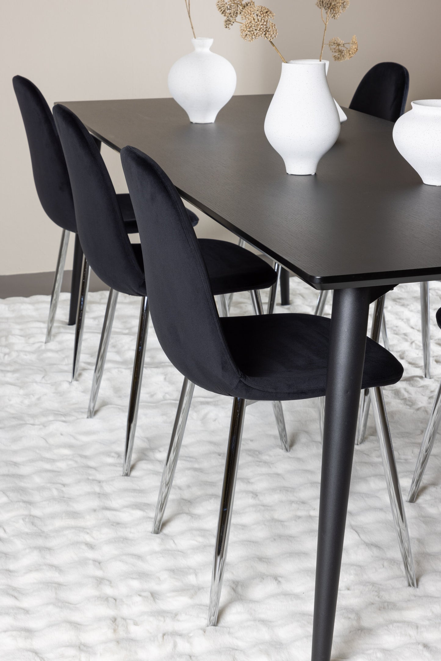 Ellis Matbord med Polar Stolarna – MDF