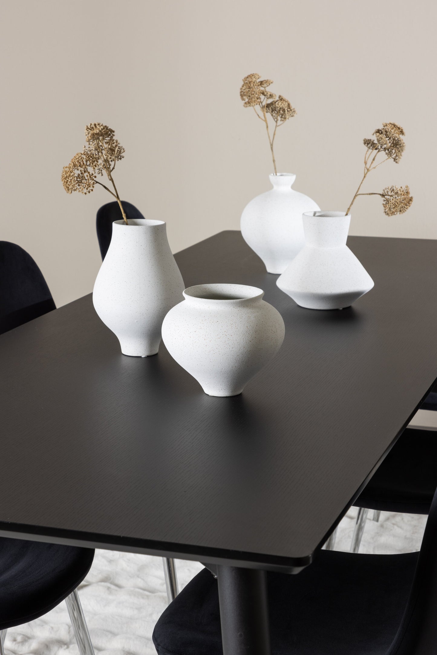 Ellis Matbord med Polar Stolarna – MDF