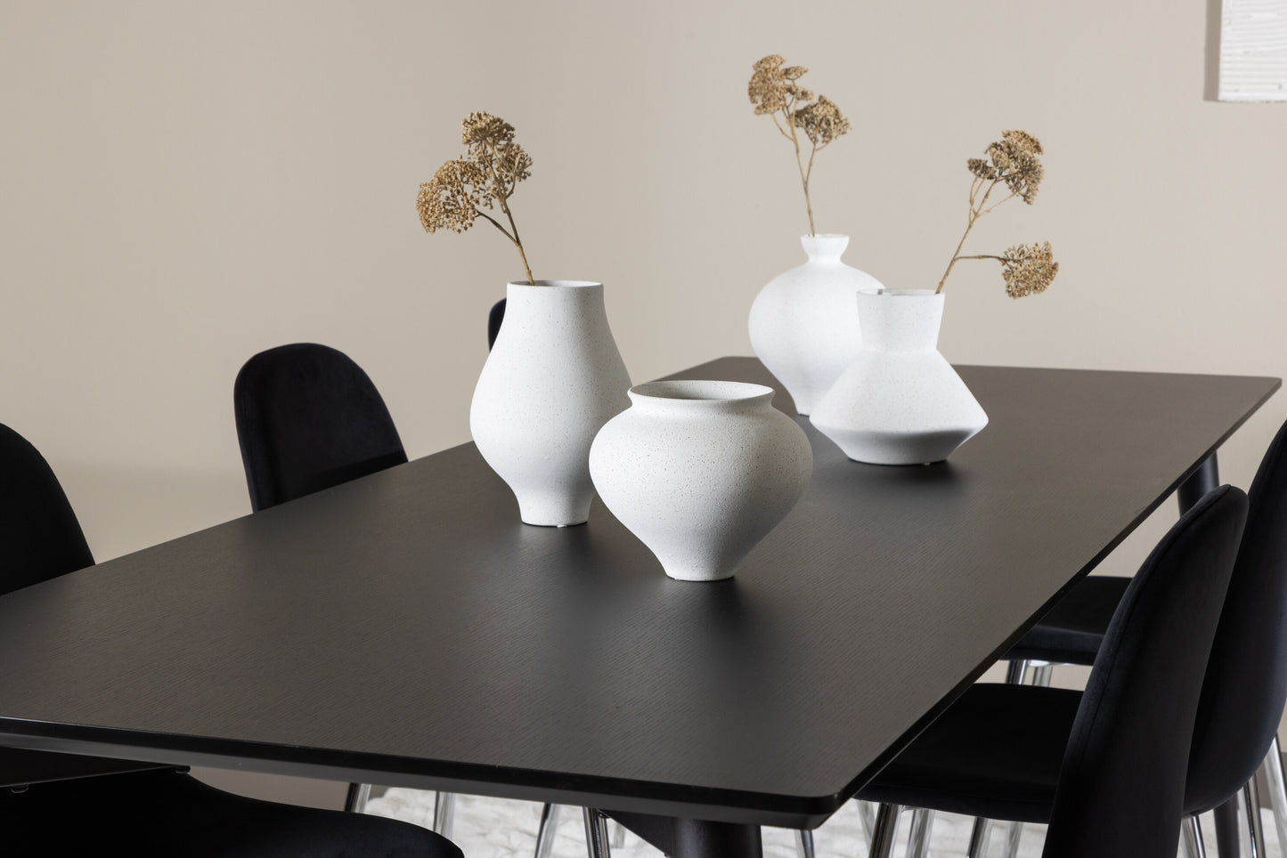 Ellis Matbord med Polar Stolarna – MDF