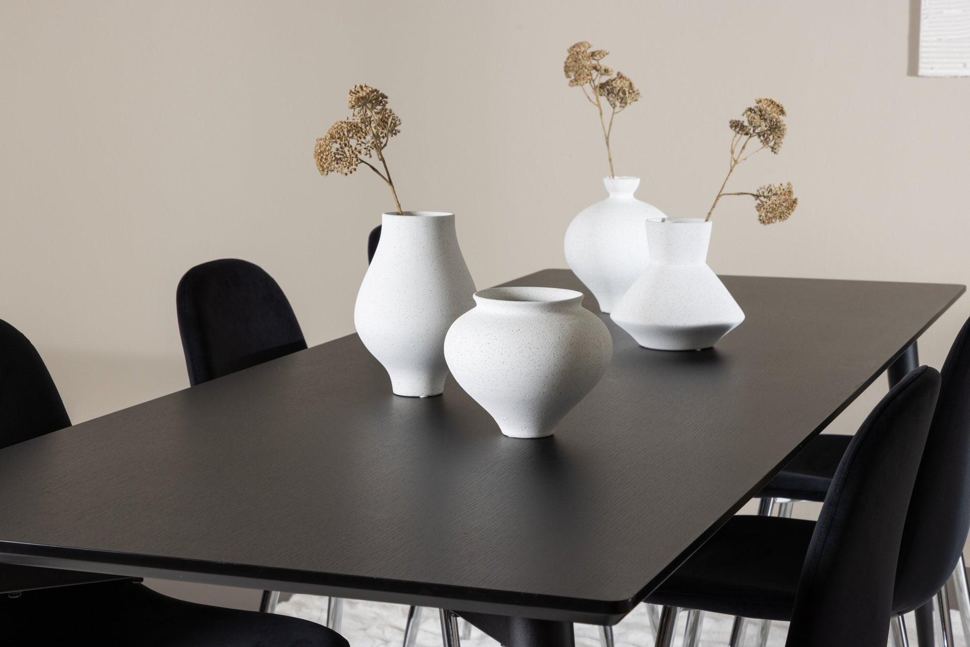 Ellis Matbord med Polar Stolarna – MDF