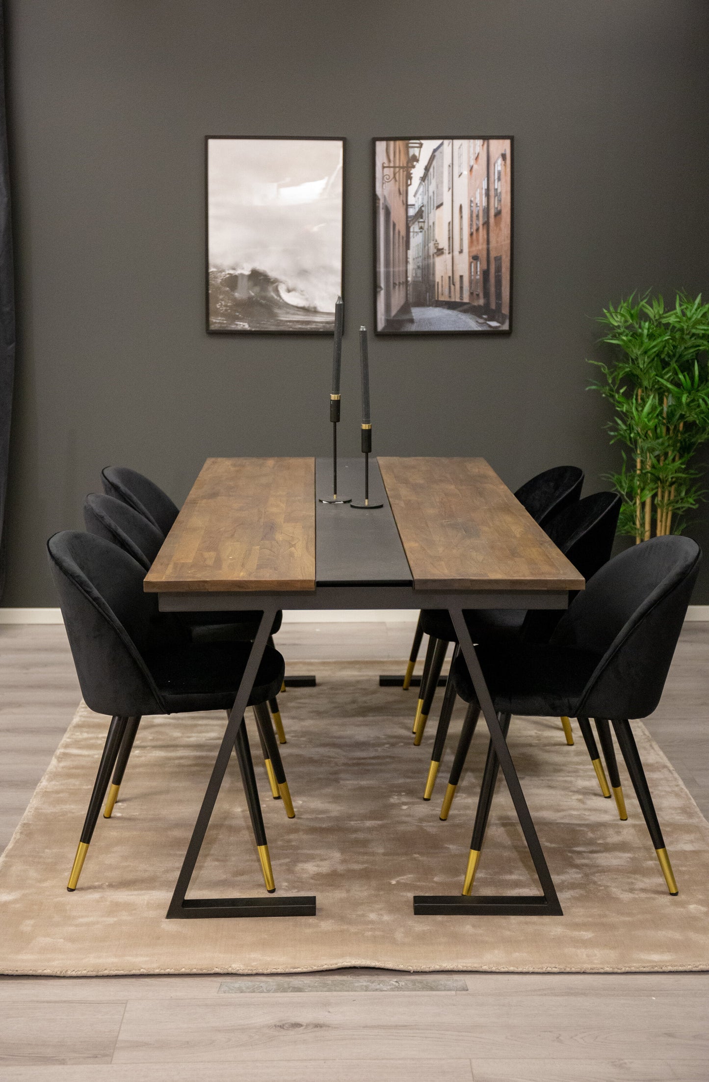 Jakarta Matbord med Velvet Stolarna Matgrupp