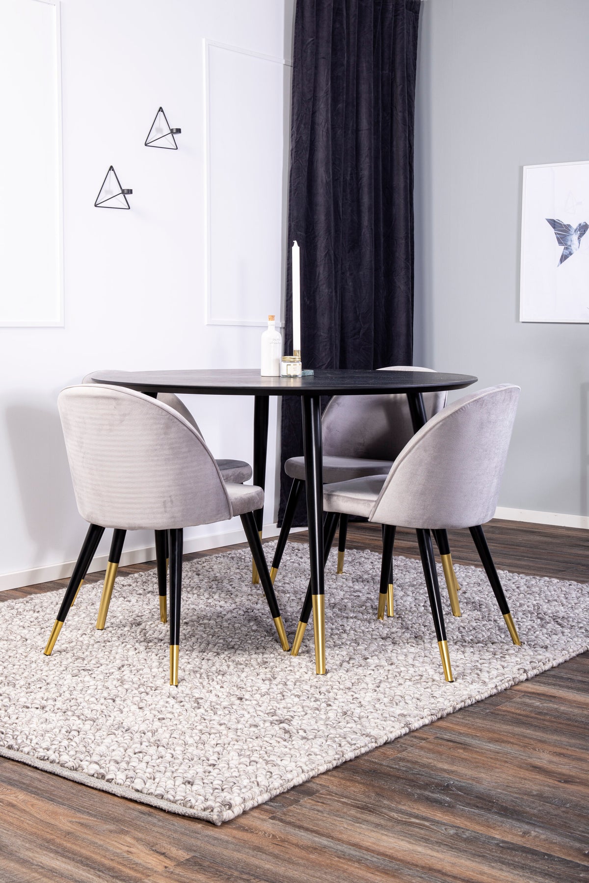 Dipp Matbord med Velvet Stolarna – Bord: ⌀115 Stol: 57x76,5x50