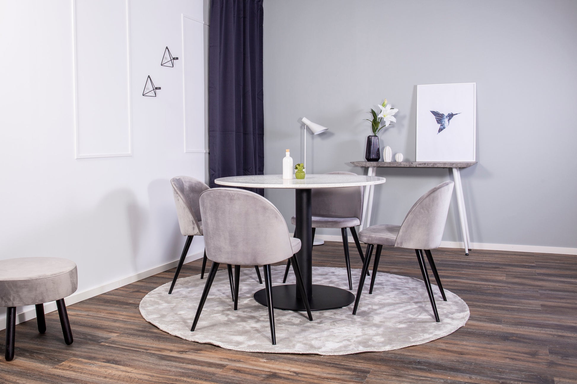 Razzia Matbord med Velvet Stolarna Matgrupp