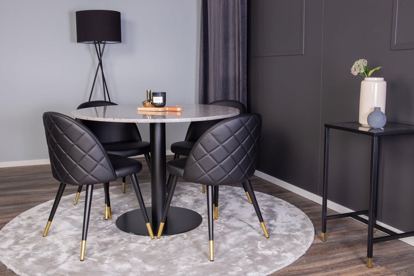 Razzia Matbord med Velvet Stolarna Matgrupp