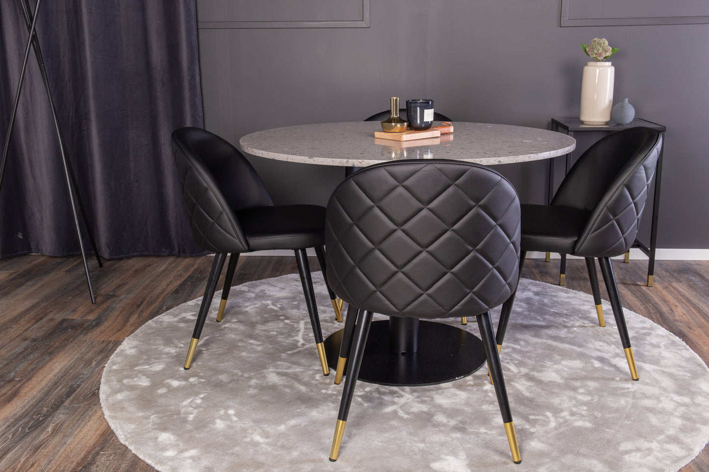 Razzia Matbord med Velvet Stolarna Matgrupp