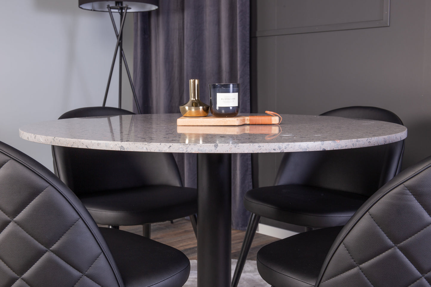 Razzia Matbord med Velvet Stolarna Matgrupp
