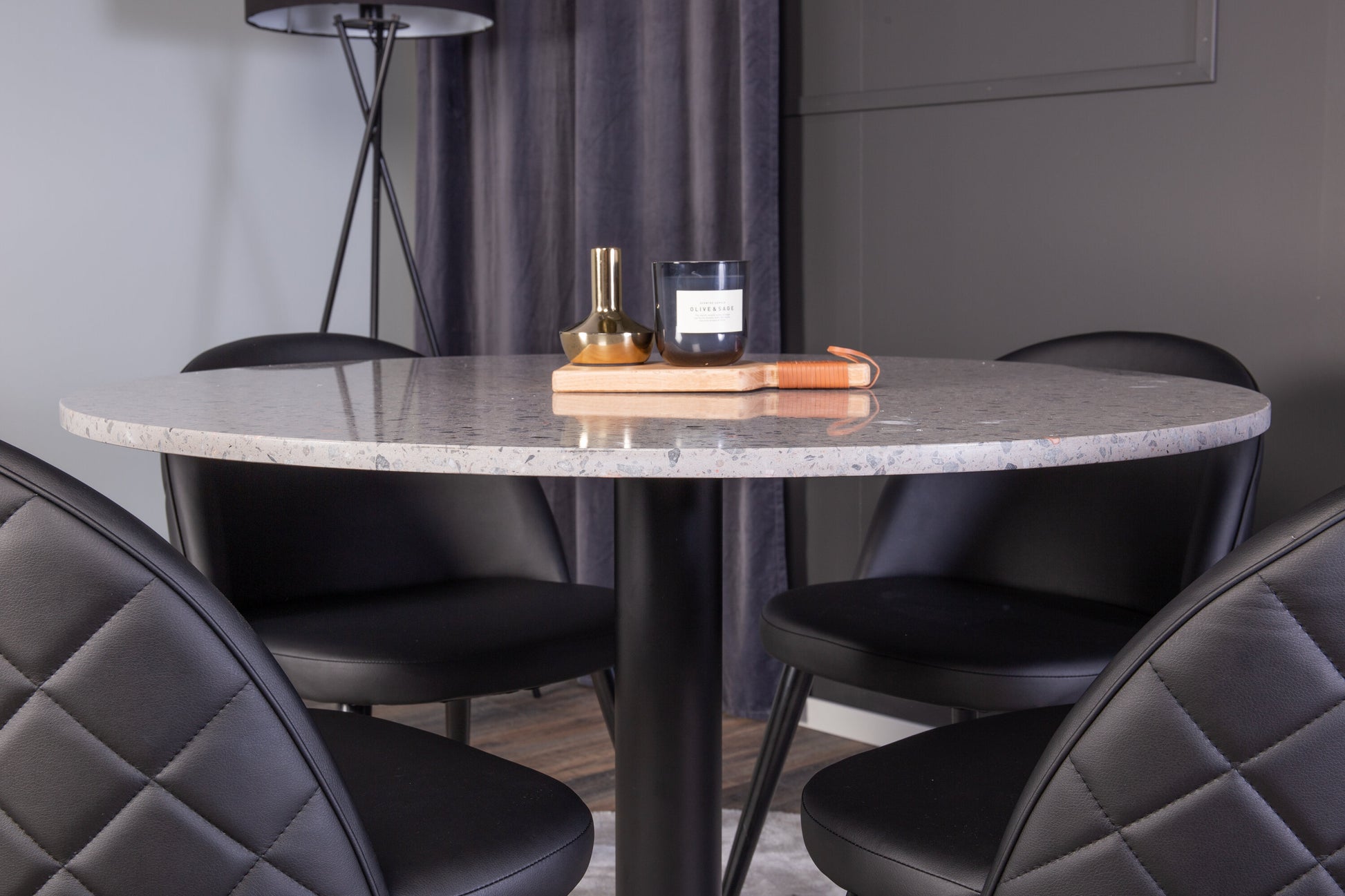 Razzia Matbord med Velvet Stolarna Matgrupp