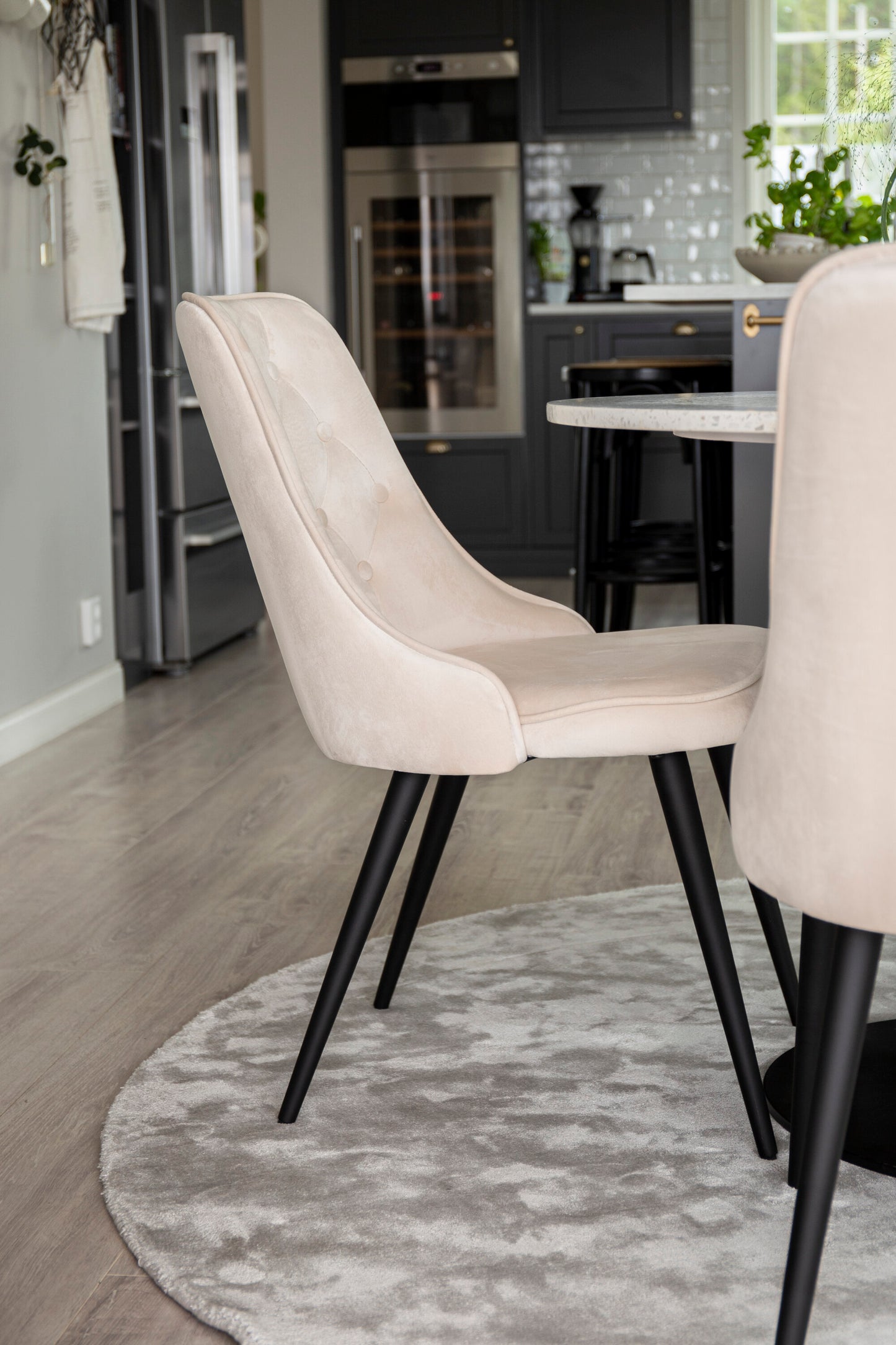 Razzia Matbord med Velvet Deluxe Stolarna Matgrupp