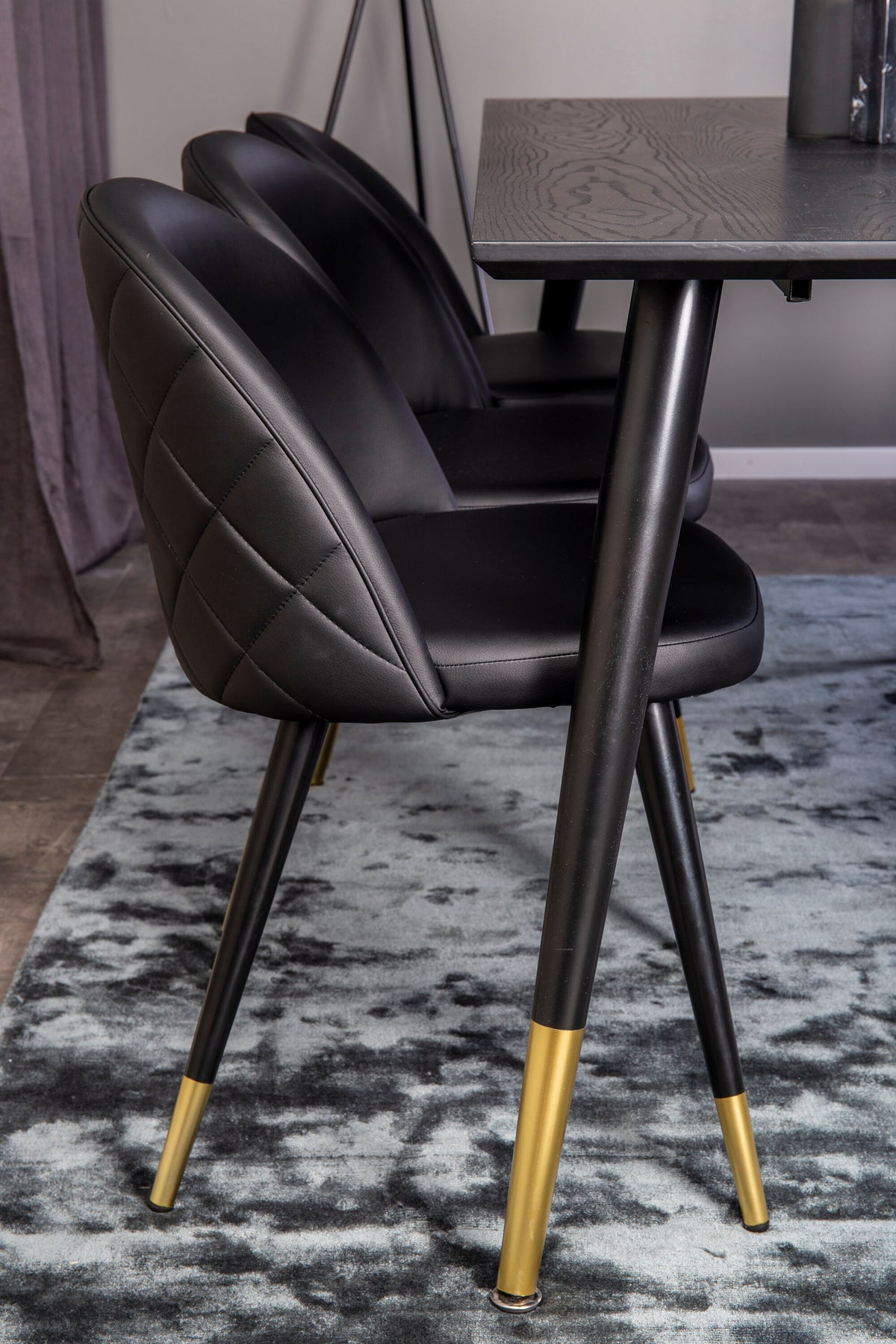 Dipp Matbord med Velvet Stolarna – Bord: 75x180x90 Stol: 57x76,5x50
