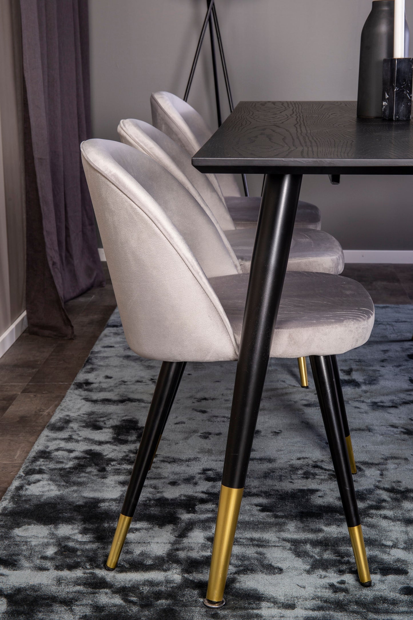 Dipp Matbord med Velvet Stolarna – Bord: 75x180x90 Stol: 57x76,5x50