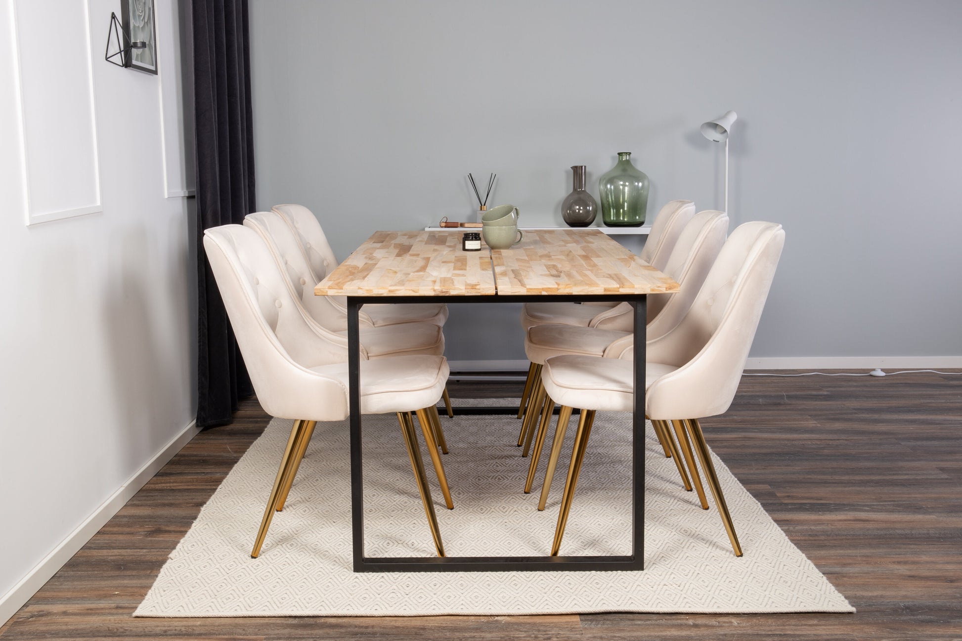 Cirebon Matbord med Velvet Deluxe Stolarna Matgrupp
