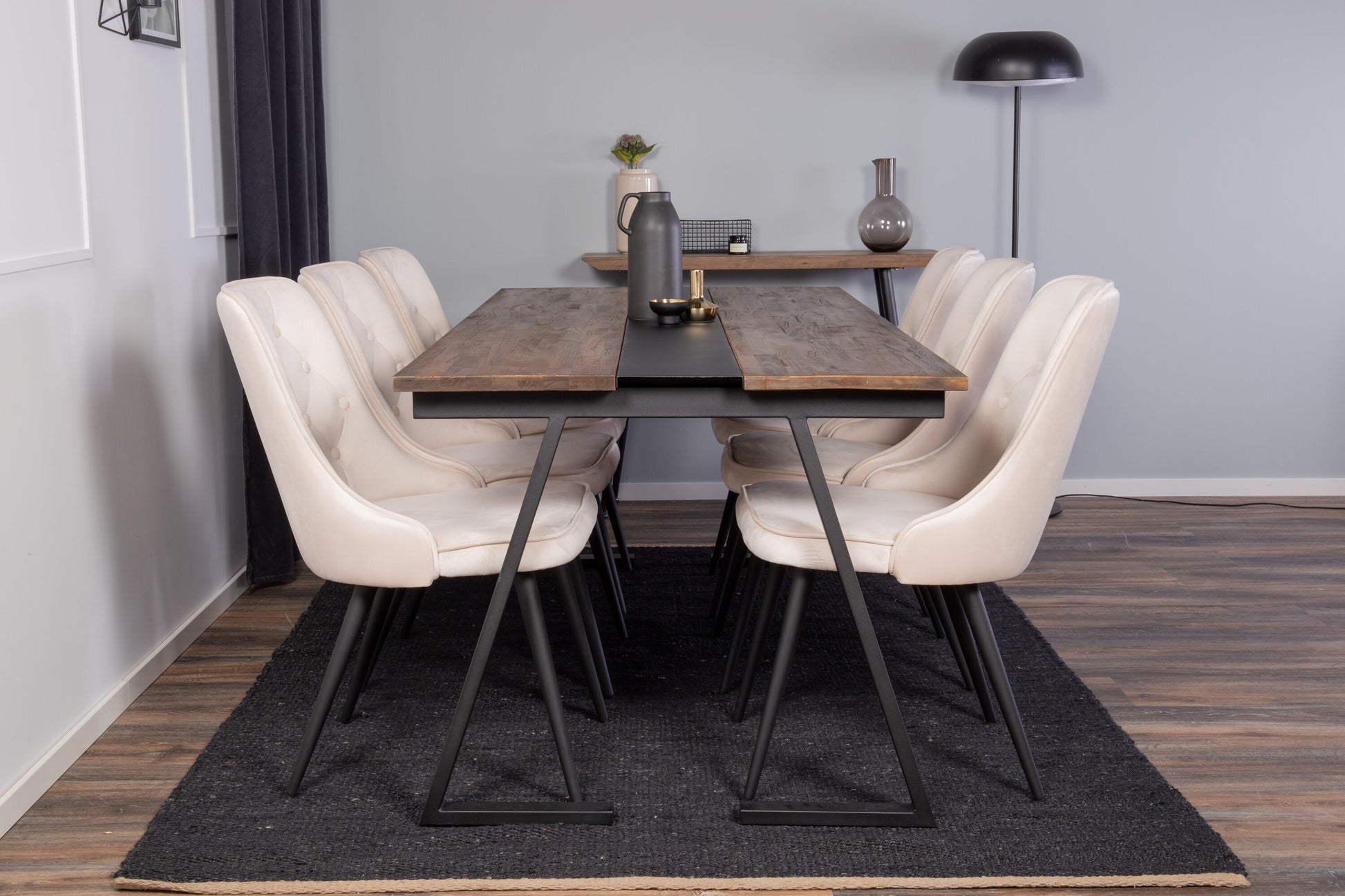 Jakarta Matbord med Velvet Deluxe Stolarna Matgrupp