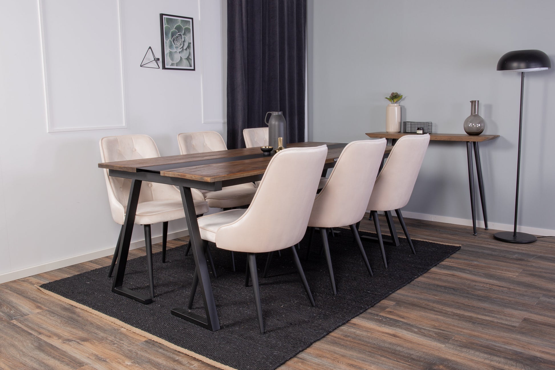 Jakarta Matbord med Velvet Deluxe Stolarna Matgrupp