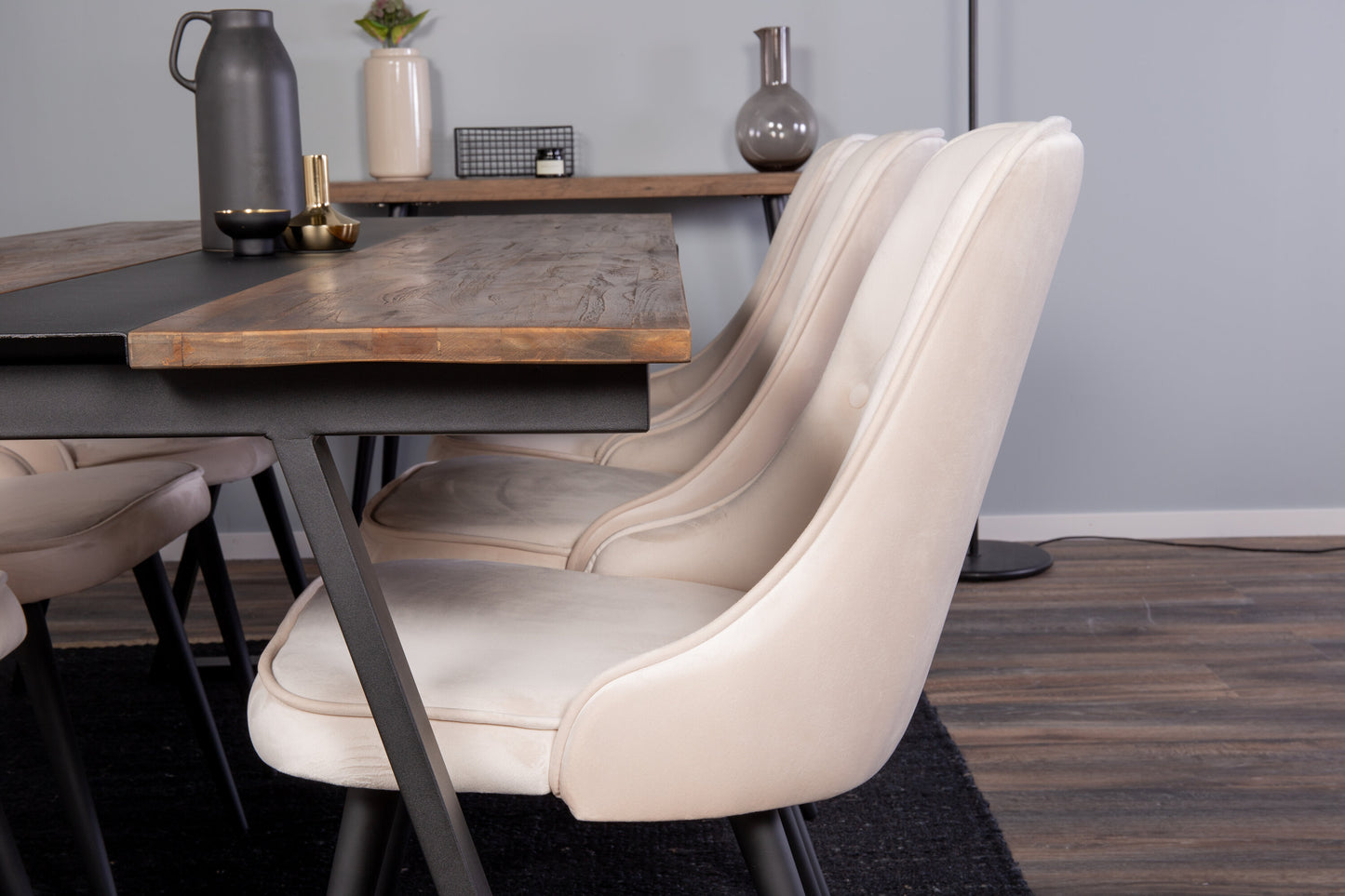 Jakarta Matbord med Velvet Deluxe Stolarna Matgrupp
