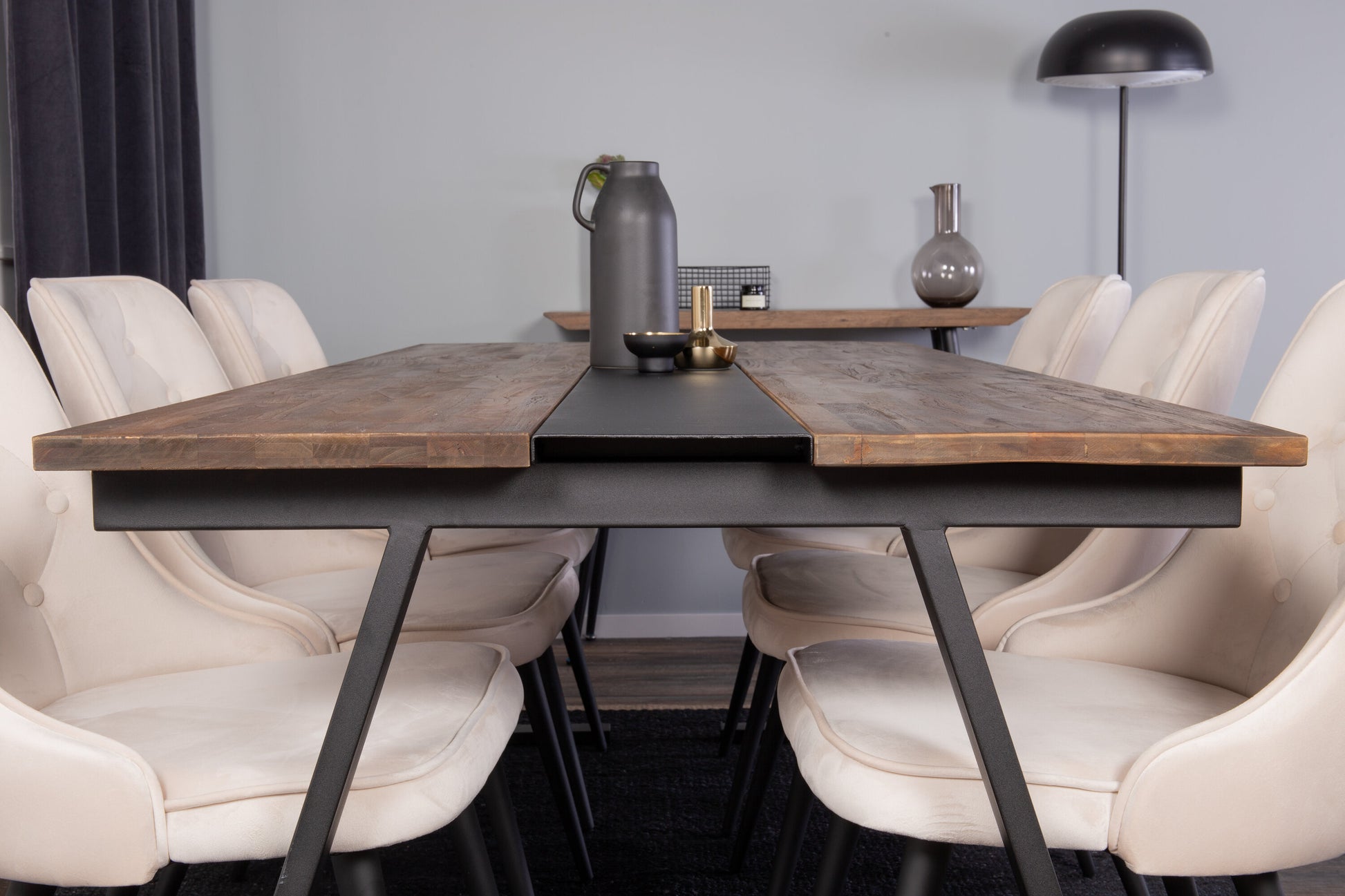 Jakarta Matbord med Velvet Deluxe Stolarna Matgrupp