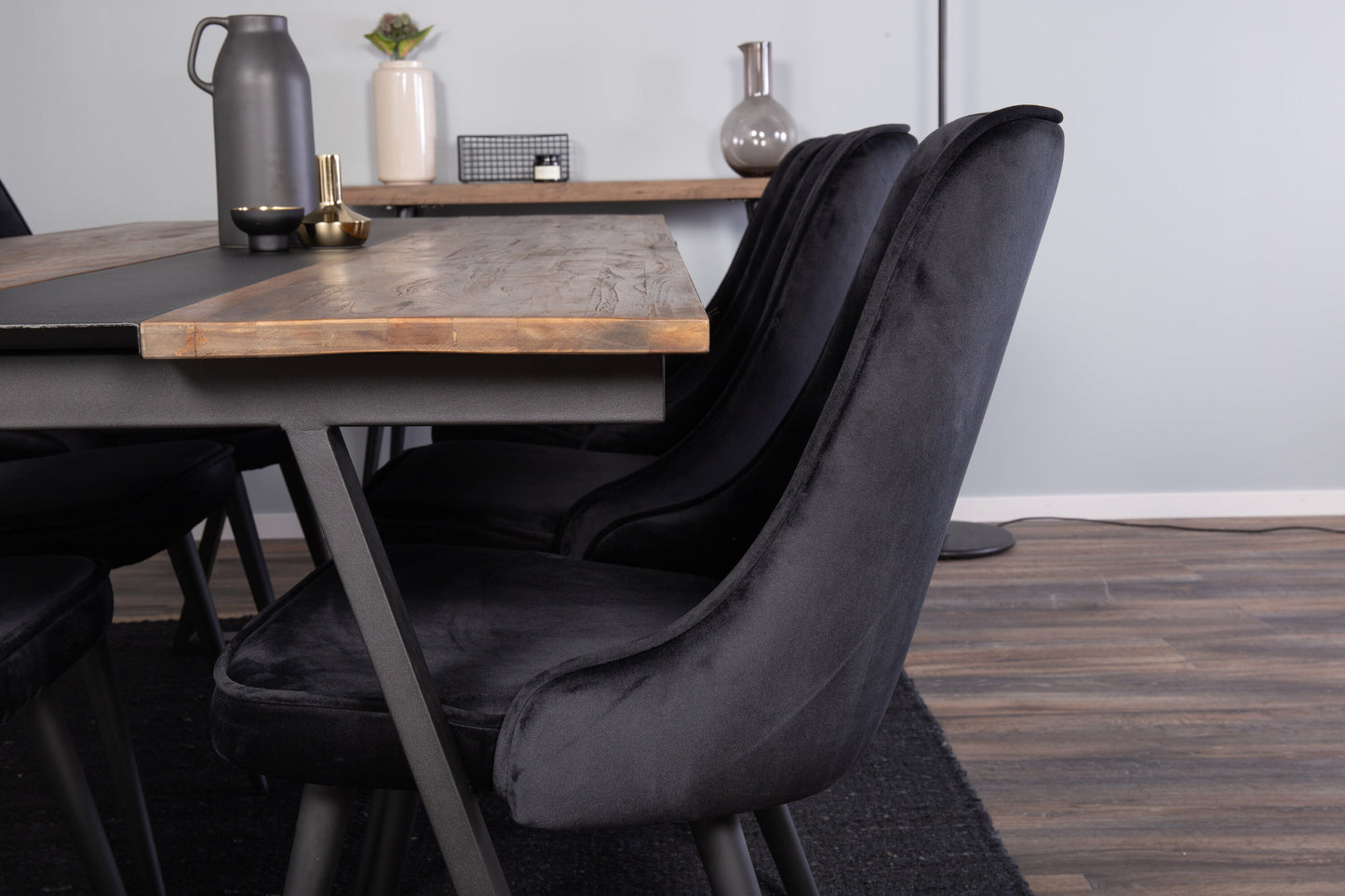Jakarta Matbord med Velvet Deluxe Stolarna Matgrupp