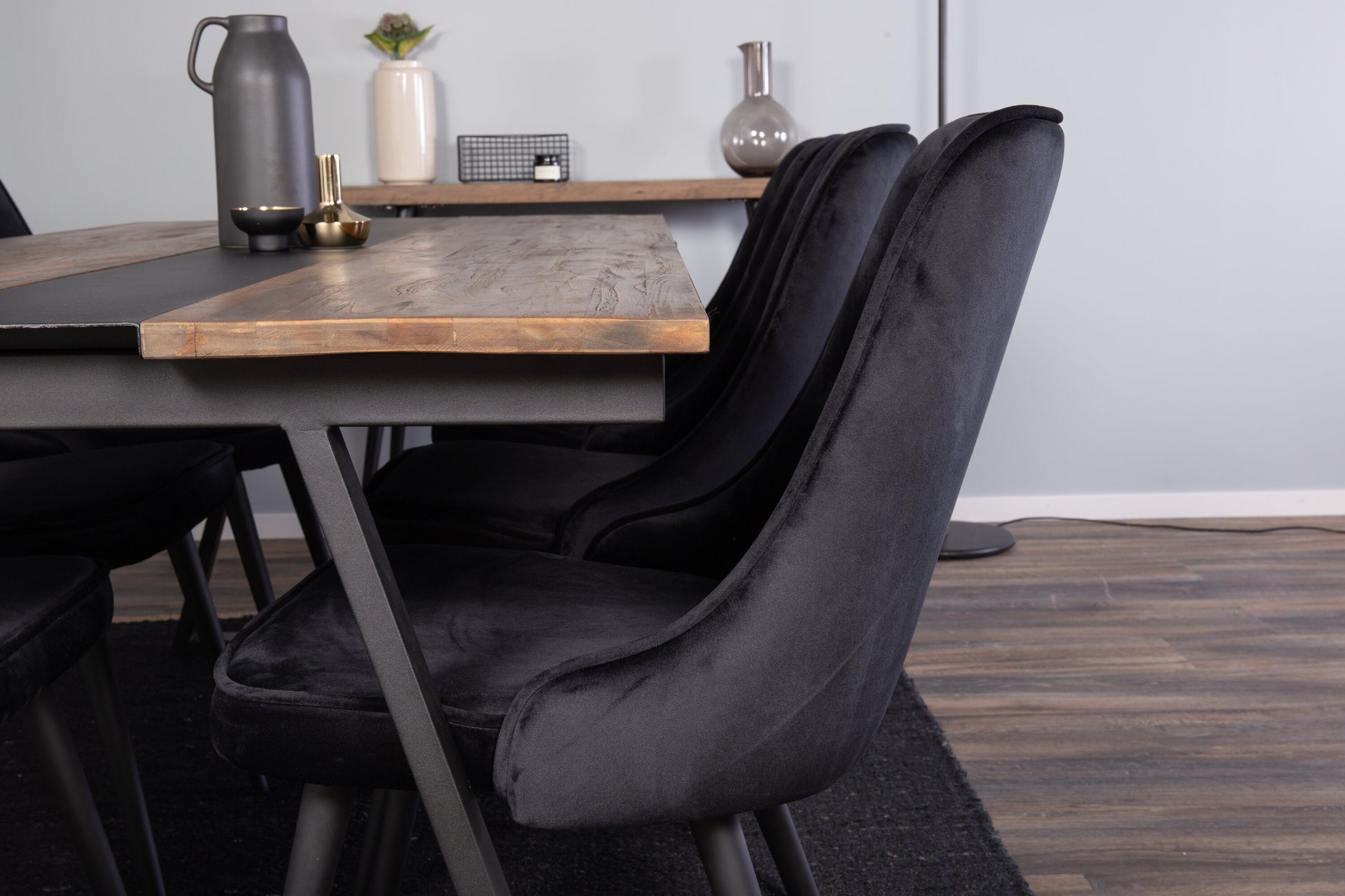 Jakarta Matbord med Velvet Deluxe Stolarna Matgrupp