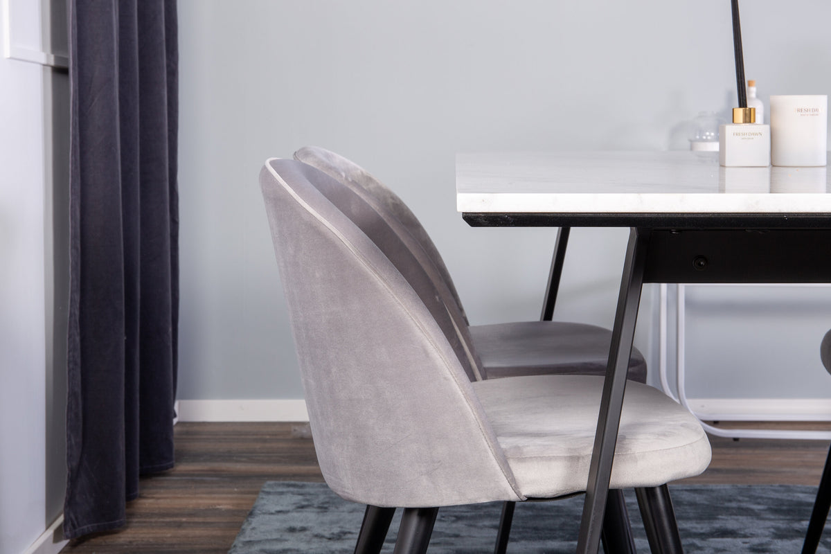 Estelle Matbord med Velvet Stolarna – Bord: 74,5x140x90 Stol: 57x76,5x50