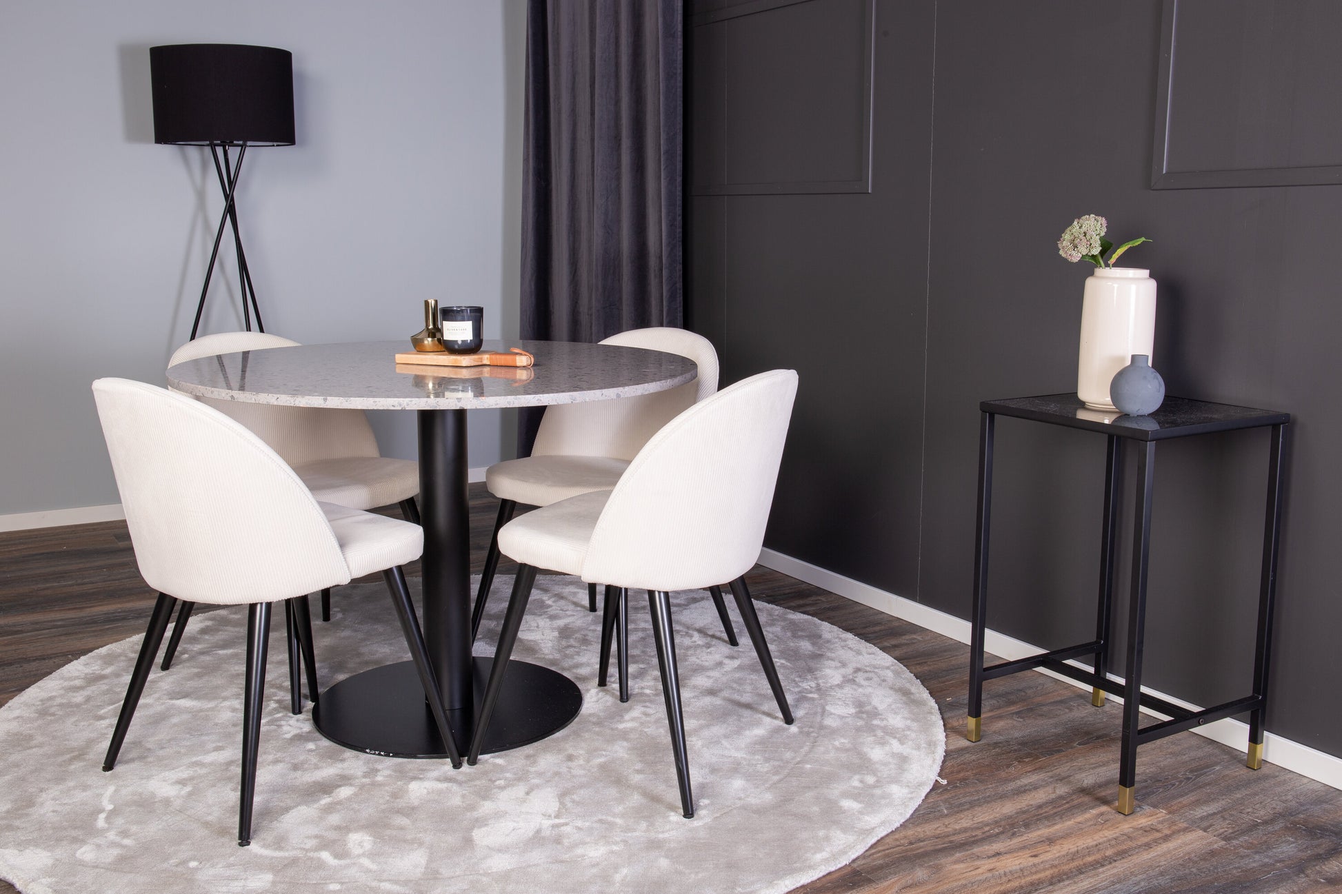 Razzia Matbord med Velvet Stolarna Matgrupp