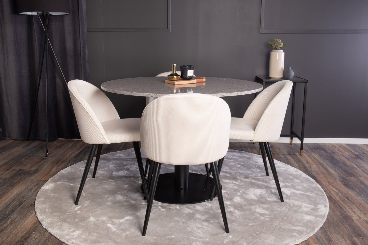 Razzia Matbord med Velvet Stolarna Matgrupp