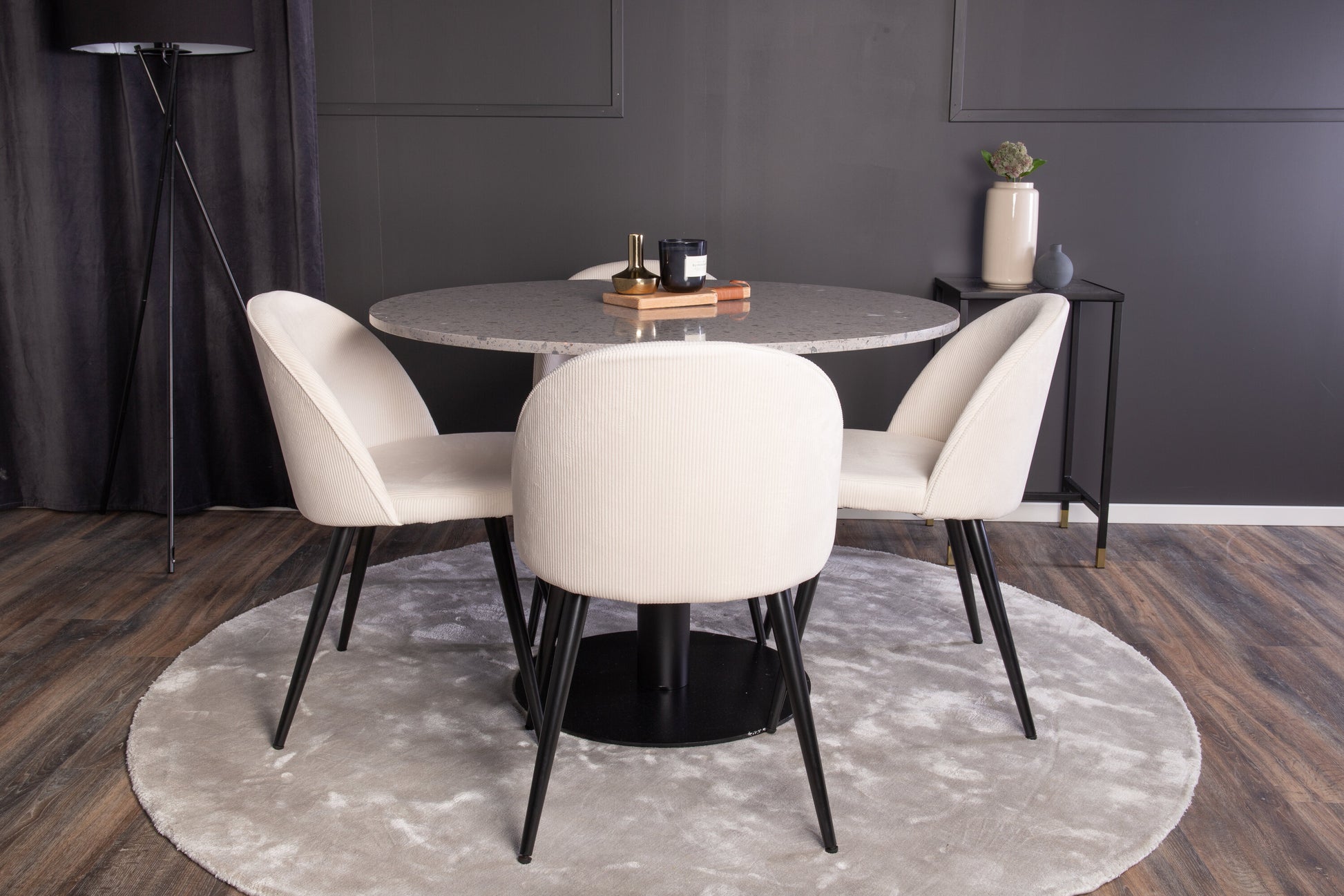 Razzia Matbord med Velvet Stolarna Matgrupp