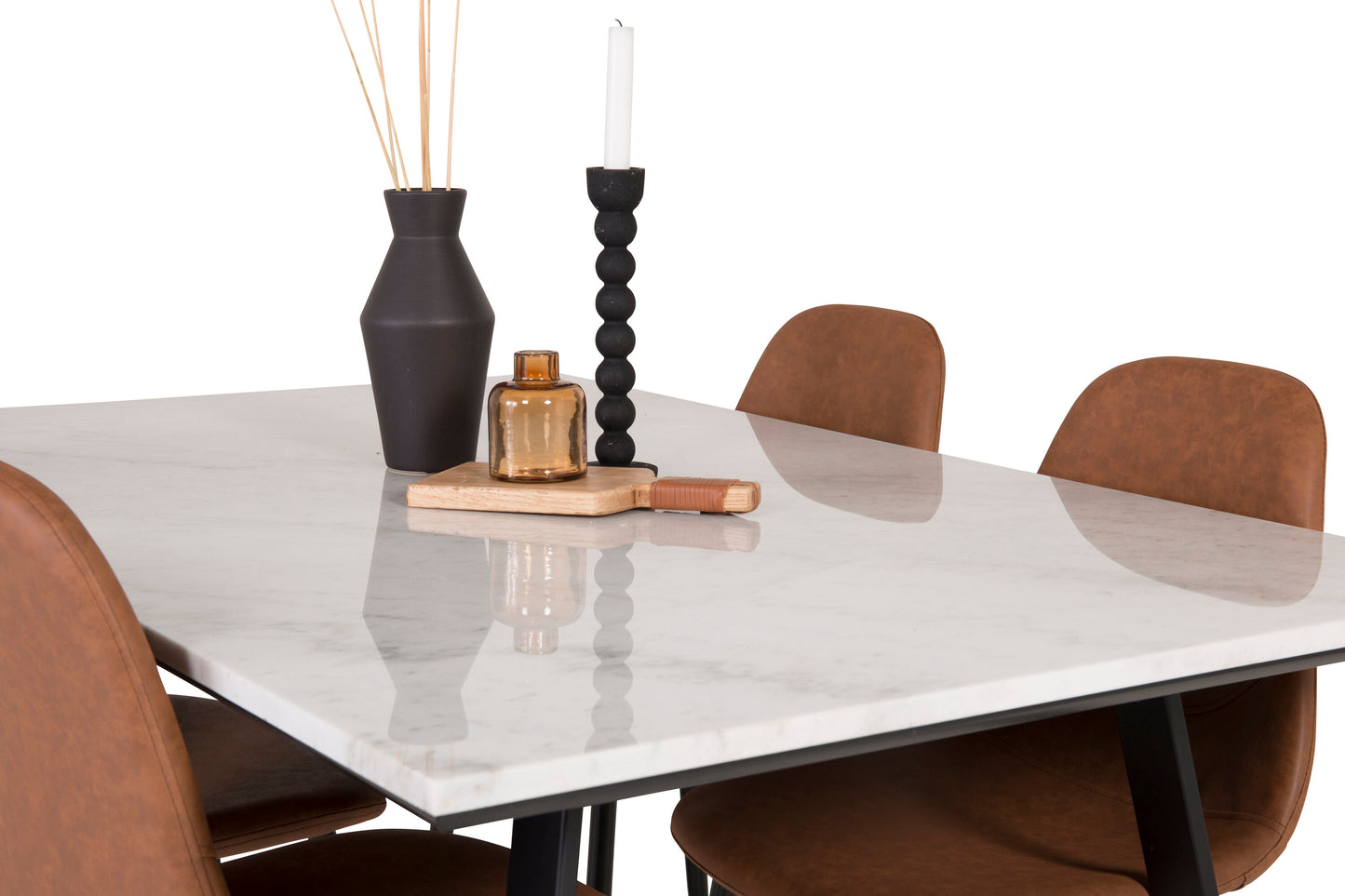 Estelle Matbord med Polar Stolarna – Bord: 74,5x140x90 Stol: 53x87x44
